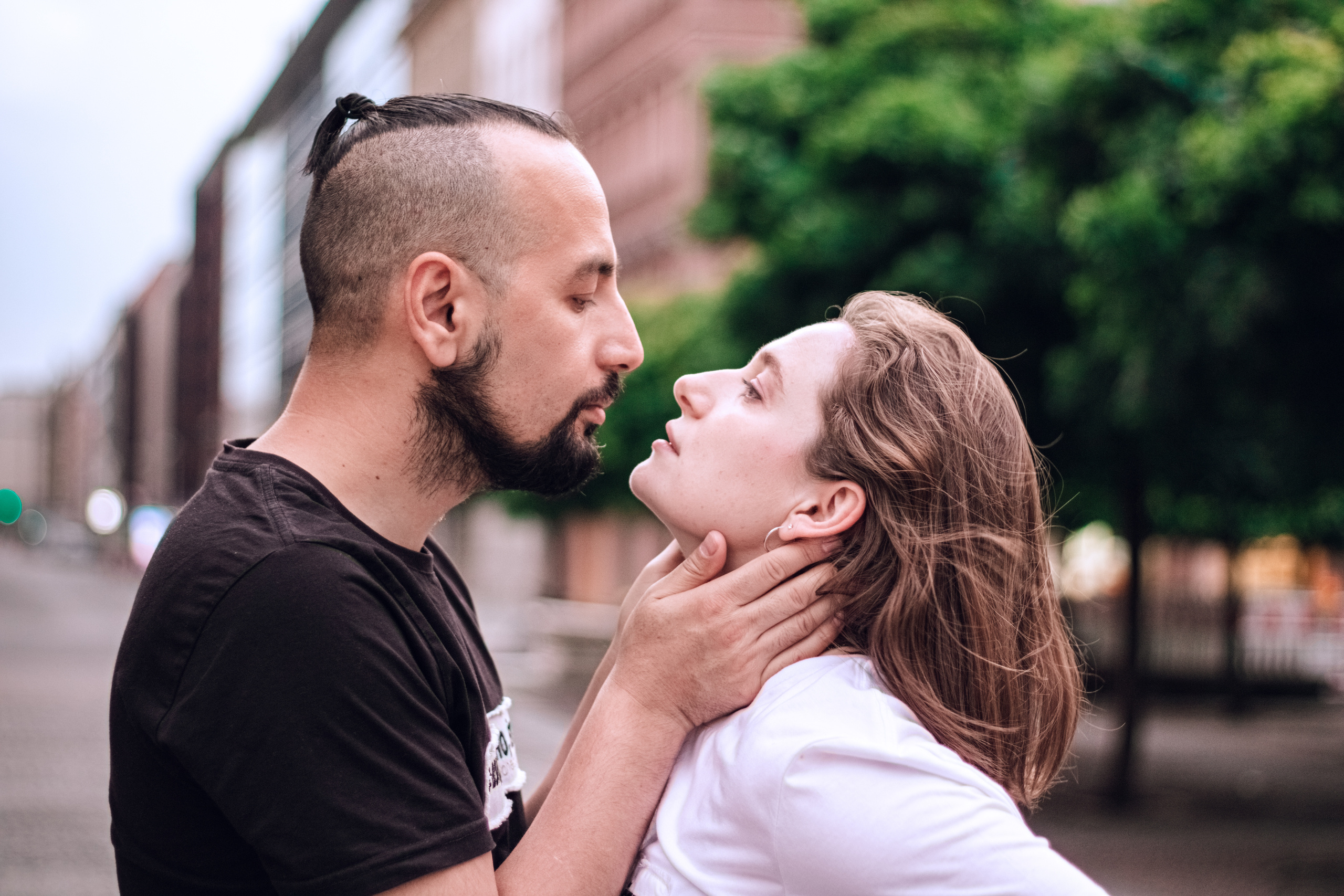 Spaziergang in Berlin mit dem Fotograf. Hochzeitsfotografie in Berlin Nataliia Schütze