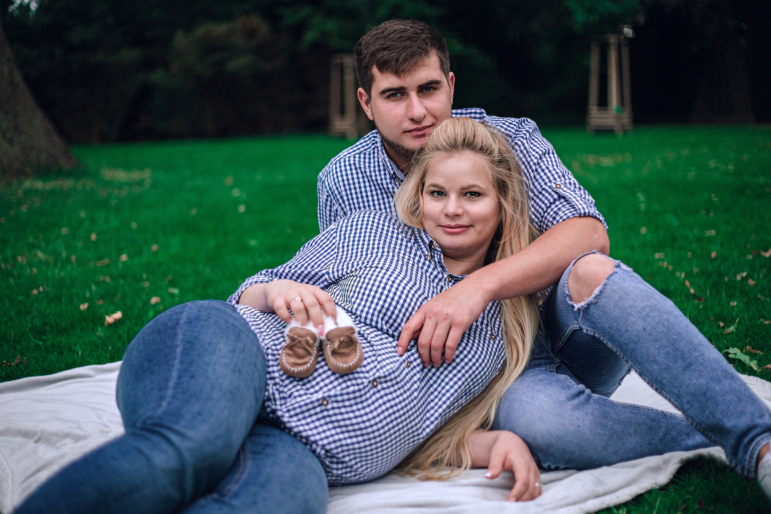 Babybauch Shooting in Köpenicker Schloß mit Katze. Hochzeitsfotografie in Berlin Nataliia Schütze