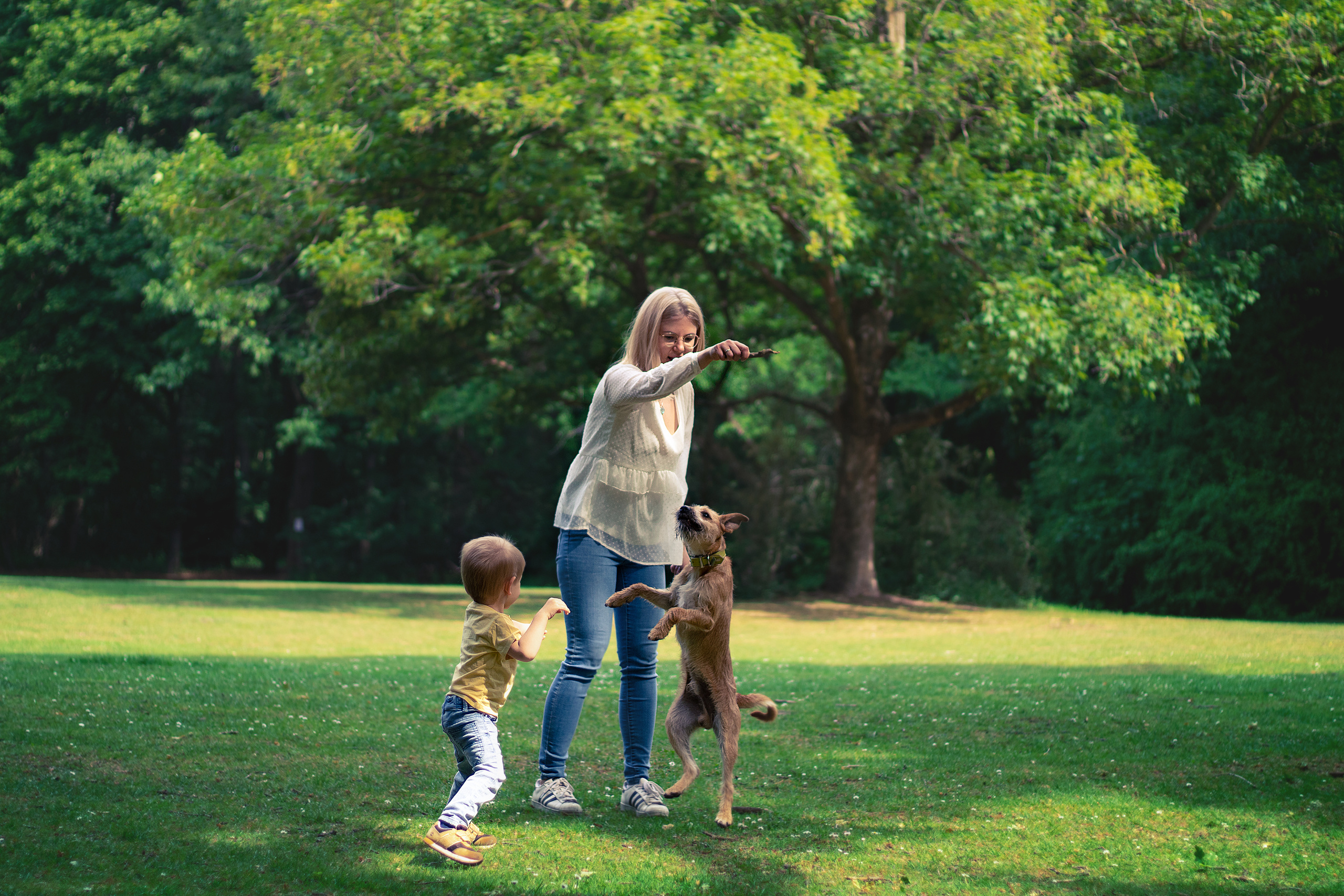 Familie und Hund Fotografie. Hochzeitsfotografie in Berlin Nataliia Schütze