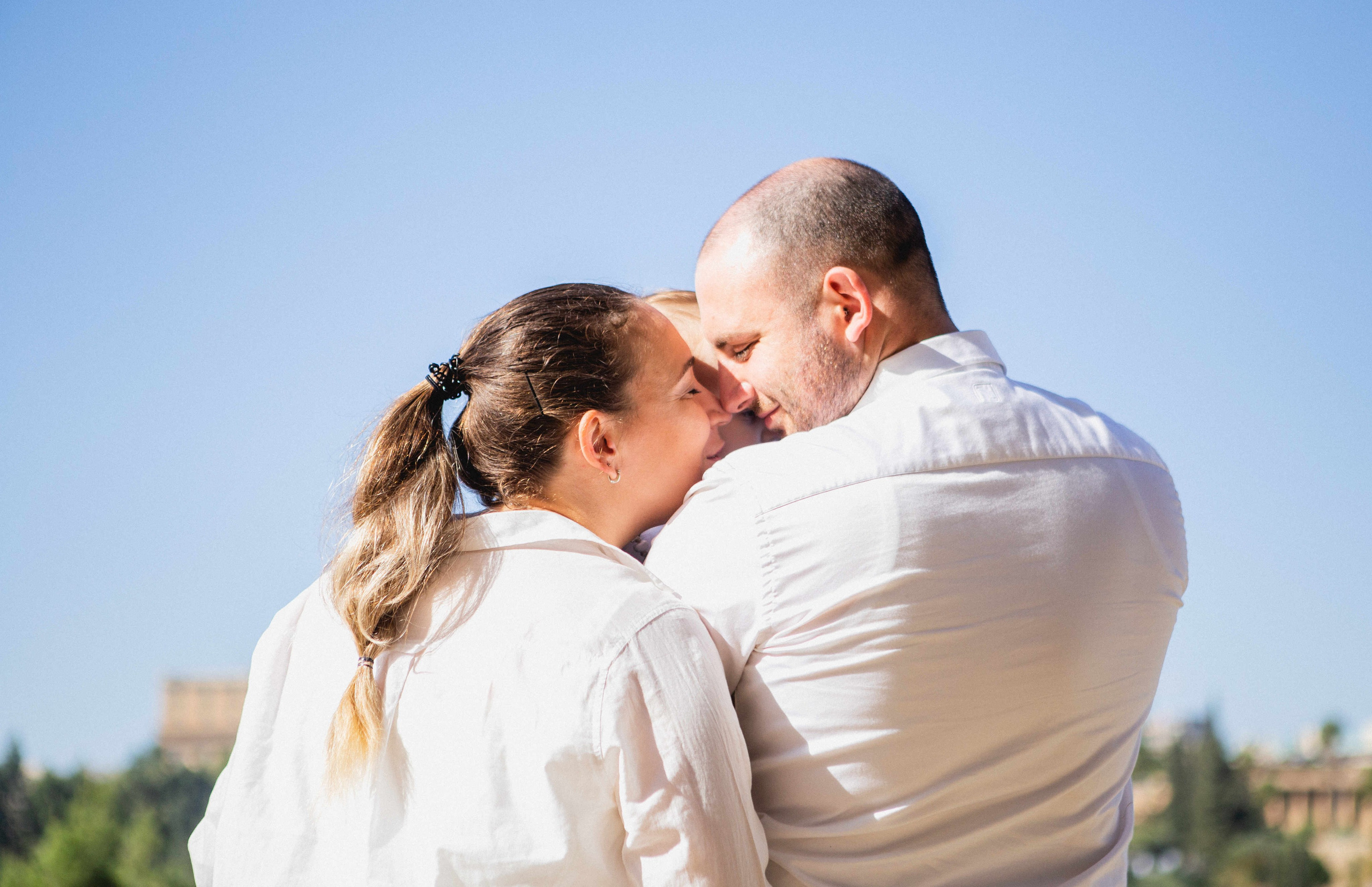 AT THE WALLS OF THE OLD CITY. PHOTOGRAPHER IN ISRAEL