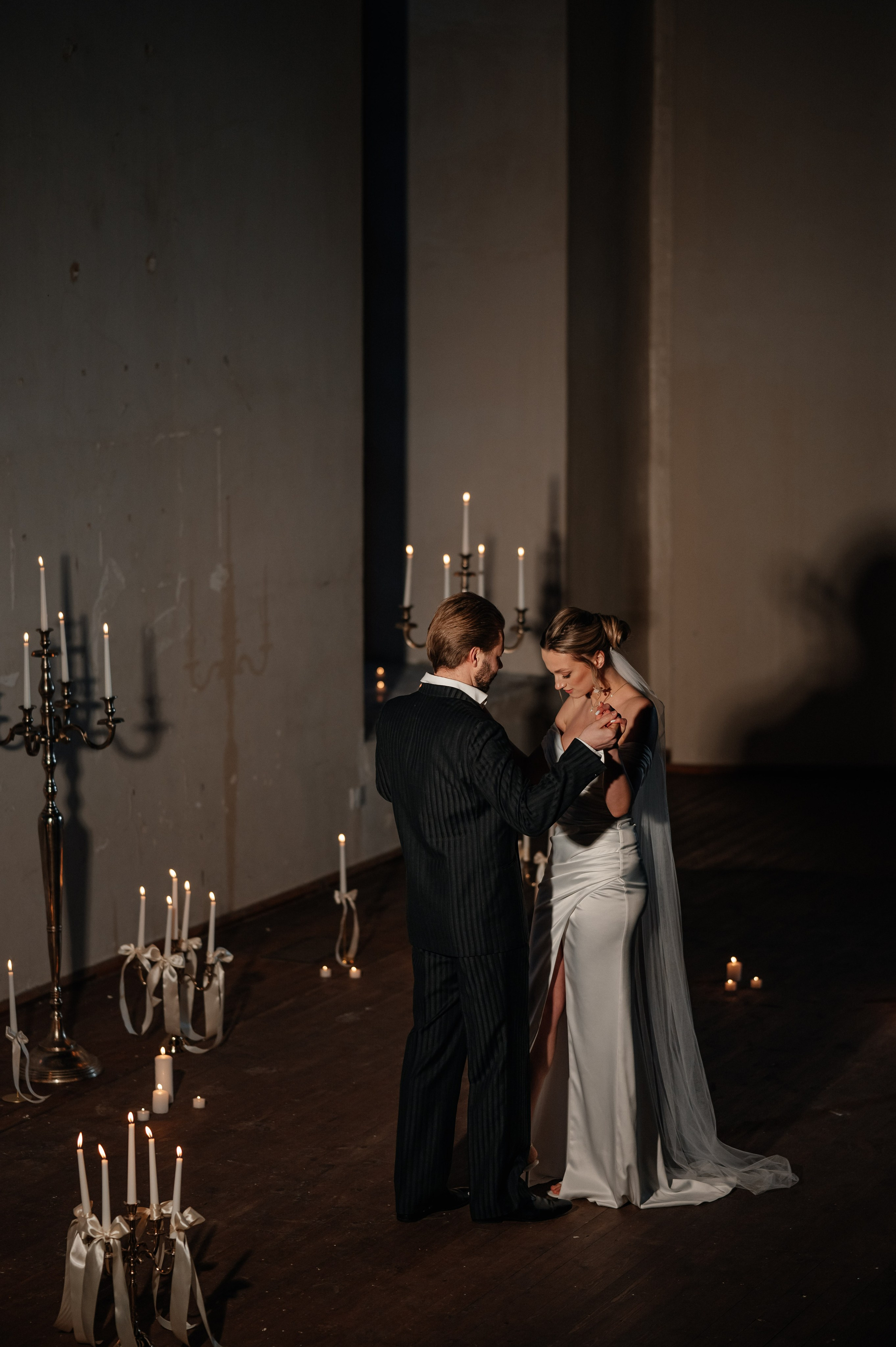 В зимнем замке со свечами. Фотограф Таллинн — свадьба |семья | lovestory