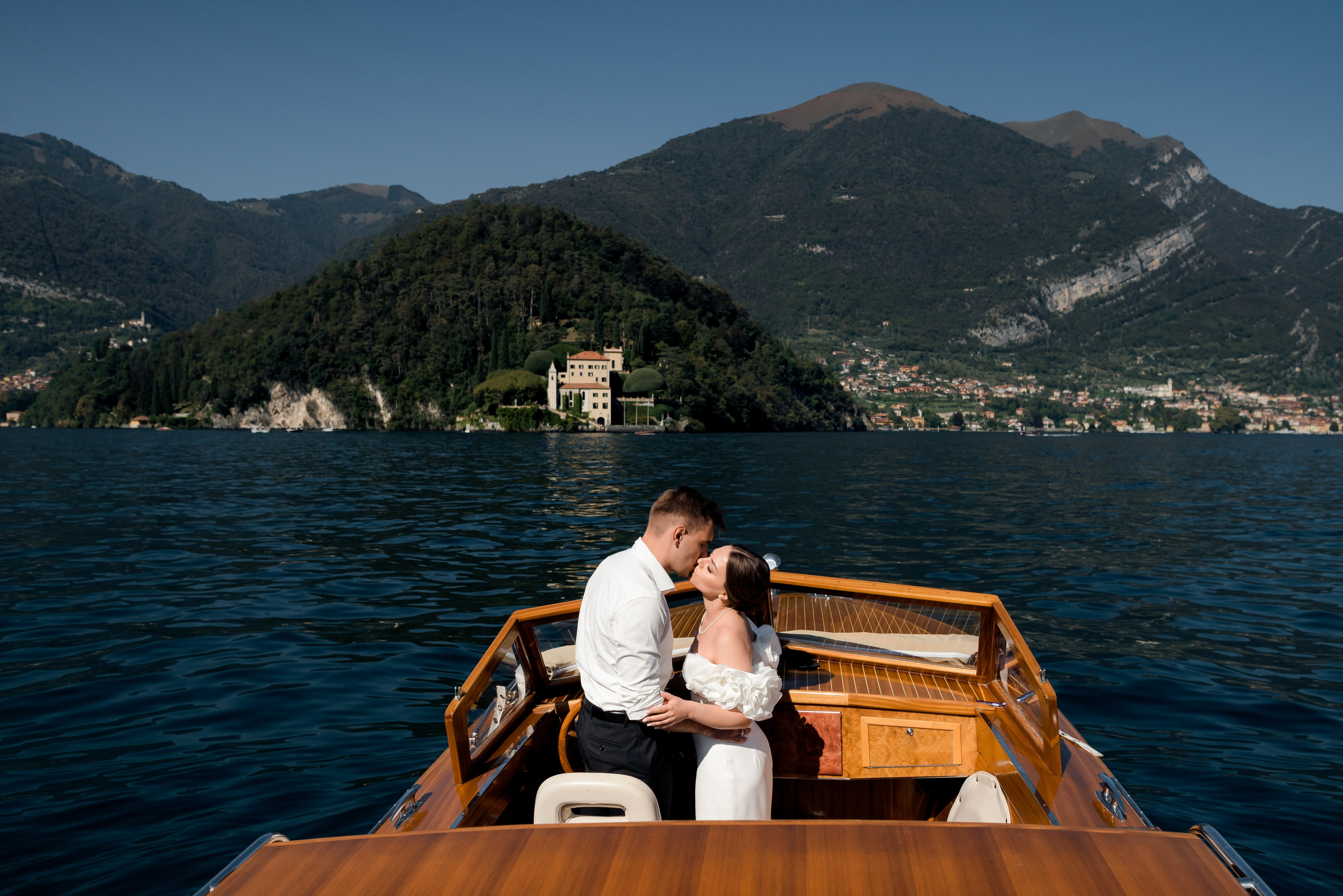 Love on Lake Como. Destination Wedding photographer Italy, France, Germany, Spain, Poland Oleg Zaicev