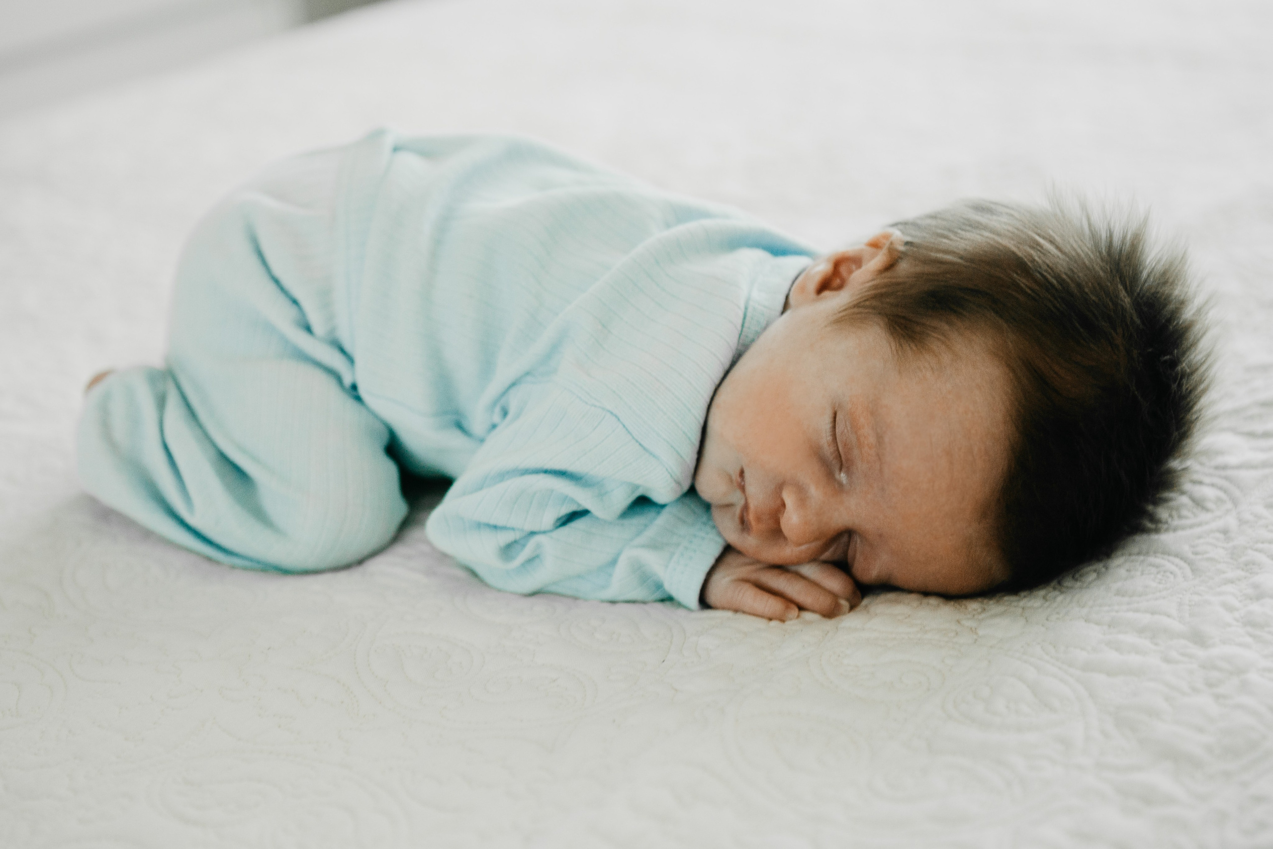 Bebê em casa. Fotógrafa de família