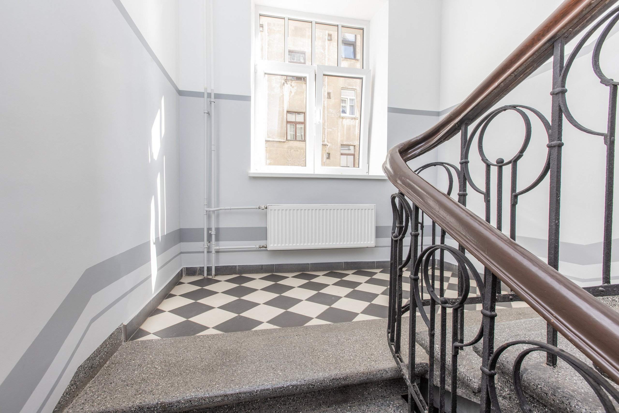 DZĪVOKLIS B. Sākums