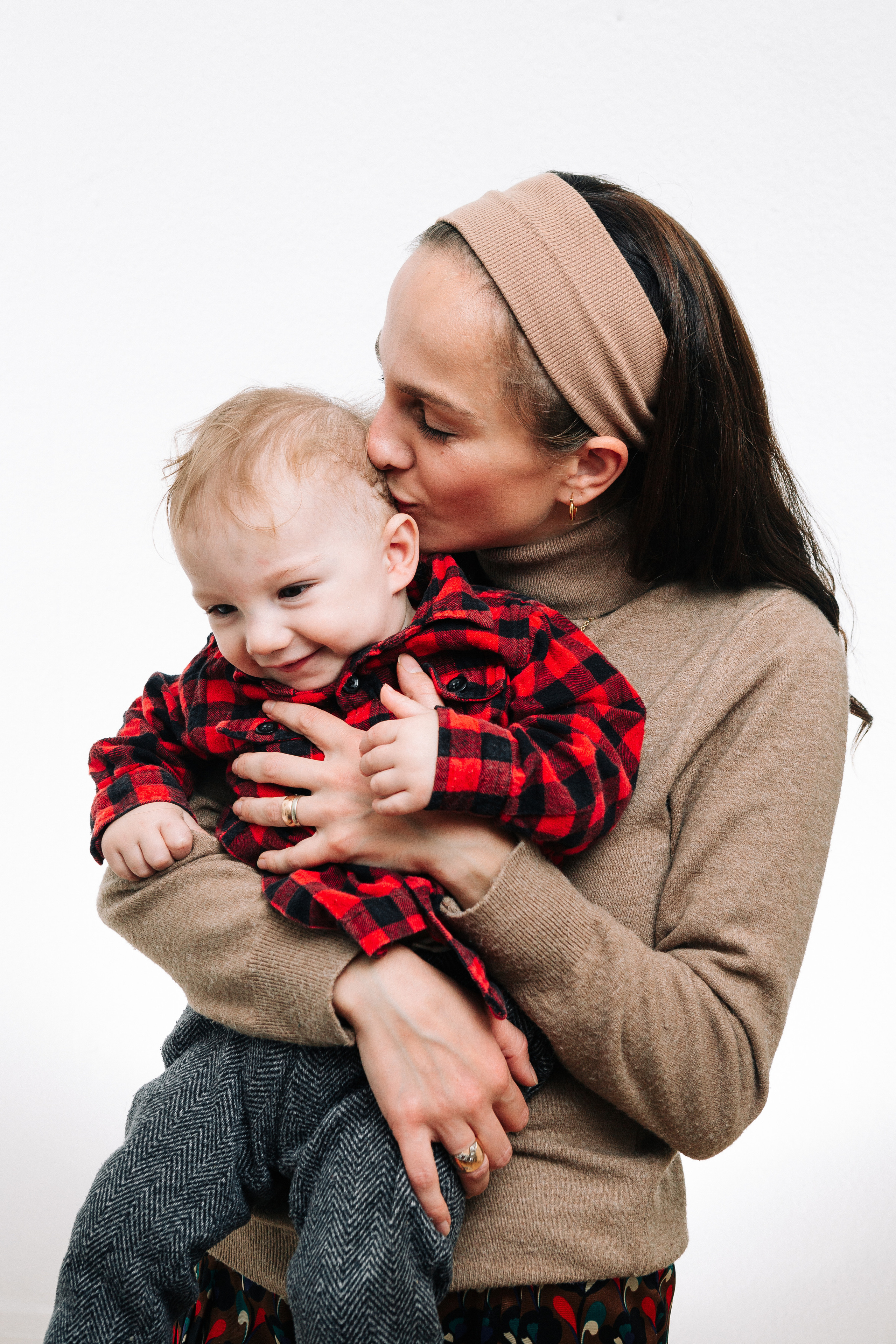 STUDIO SHOOTING. Https://shi-photo.com/