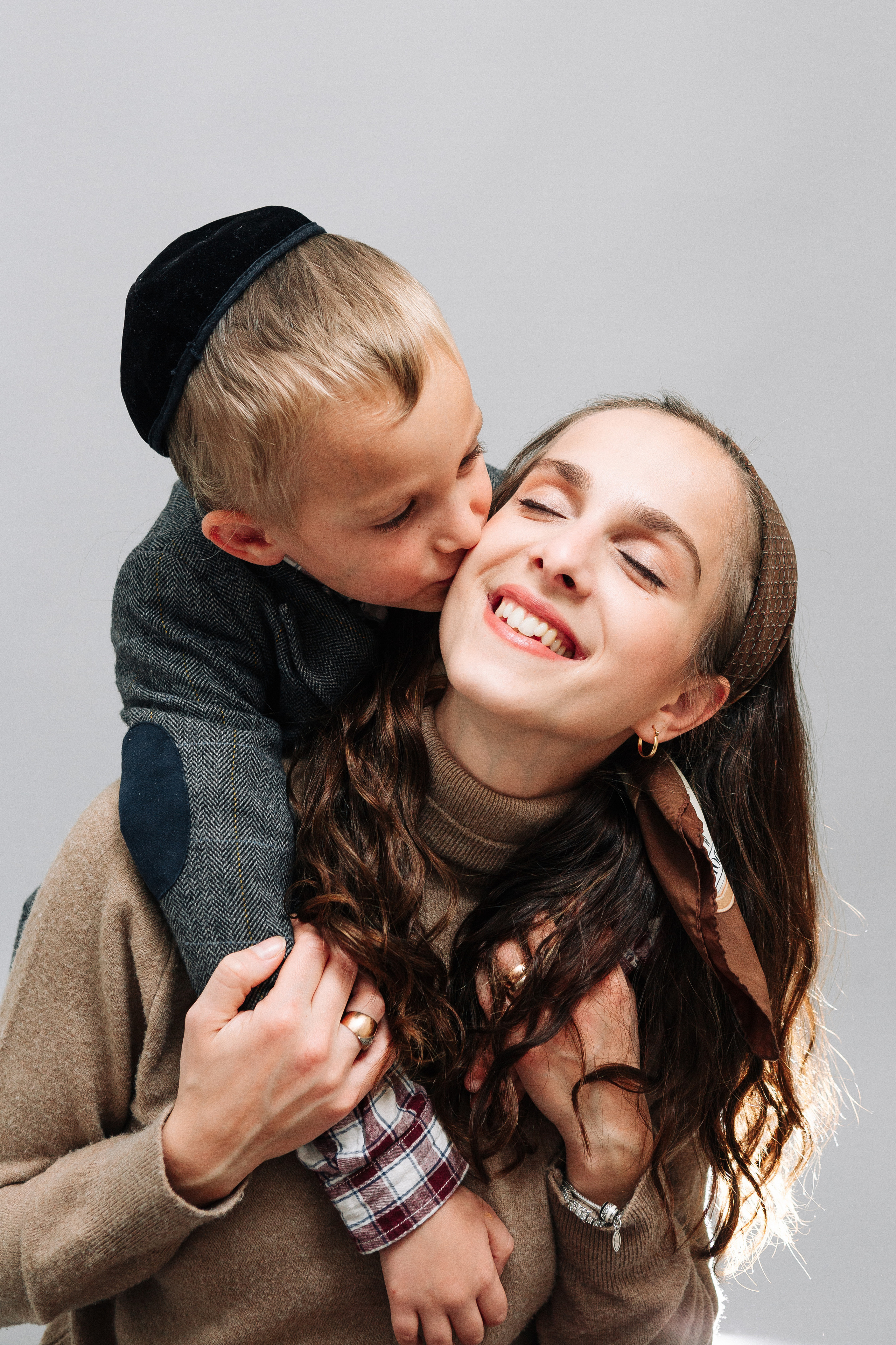 STUDIO SHOOTING. Https://shi-photo.com/