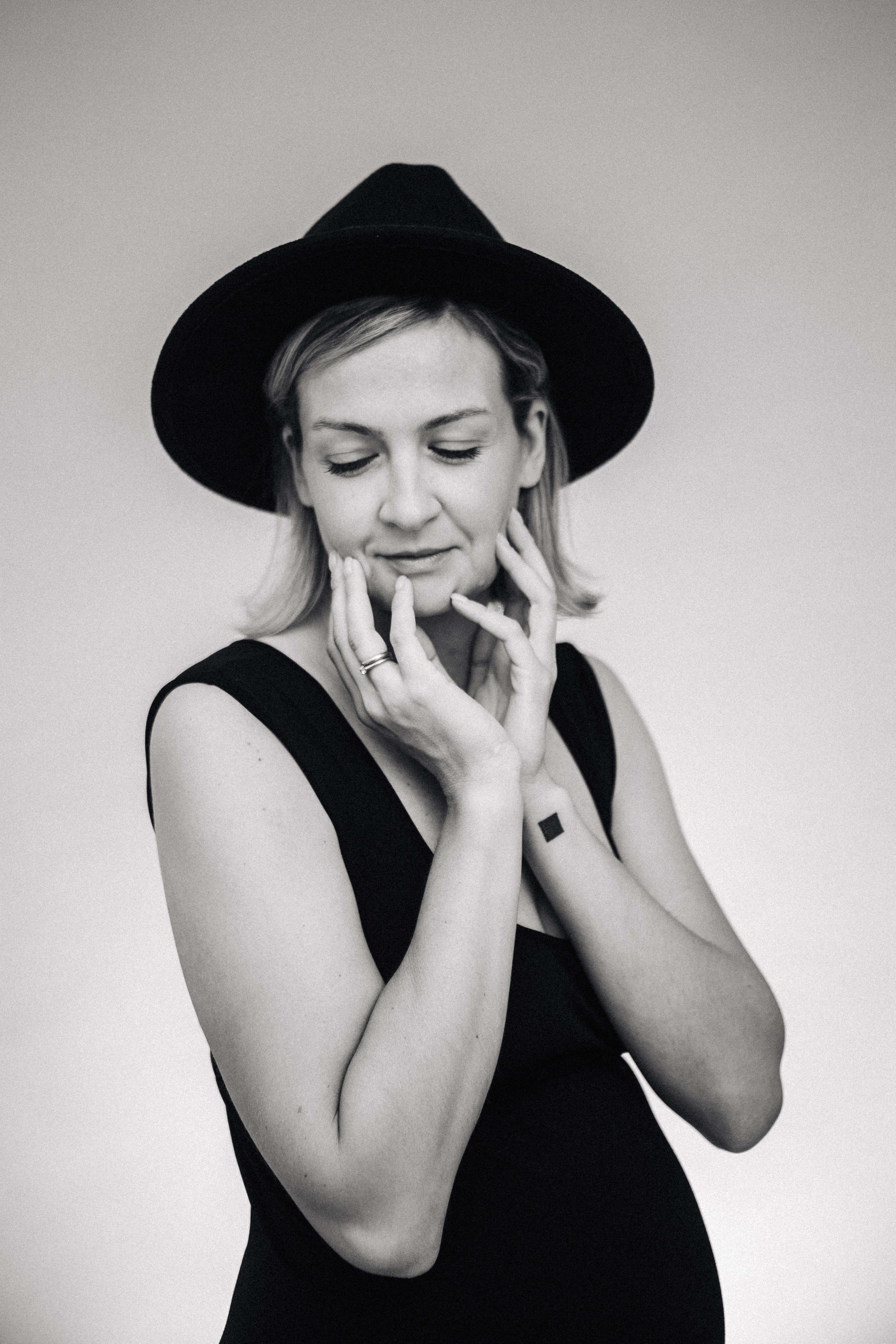 STUDIO SHOOTING. Https://shi-photo.com/