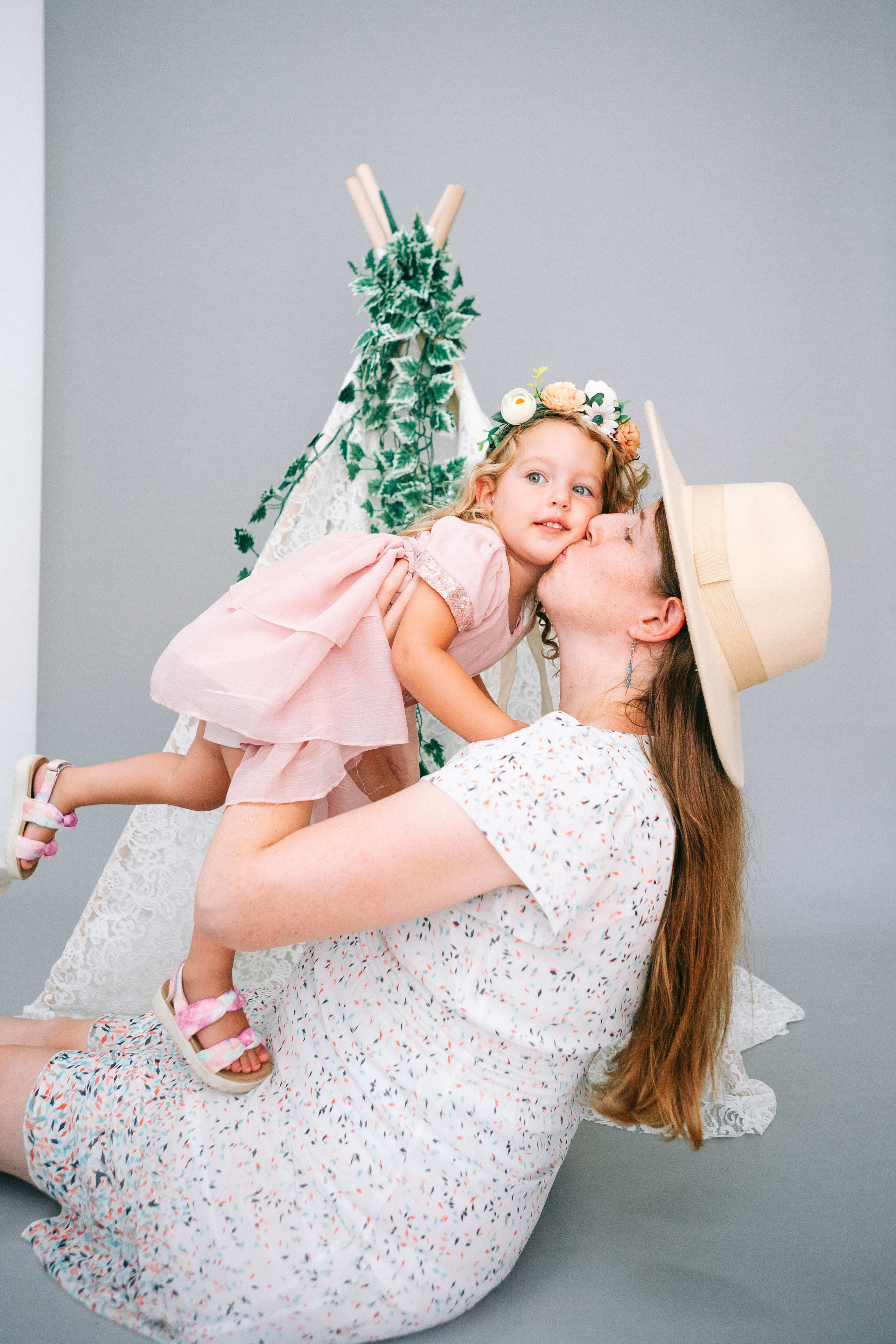 STUDIO SHOOTING. Https://shi-photo.com/