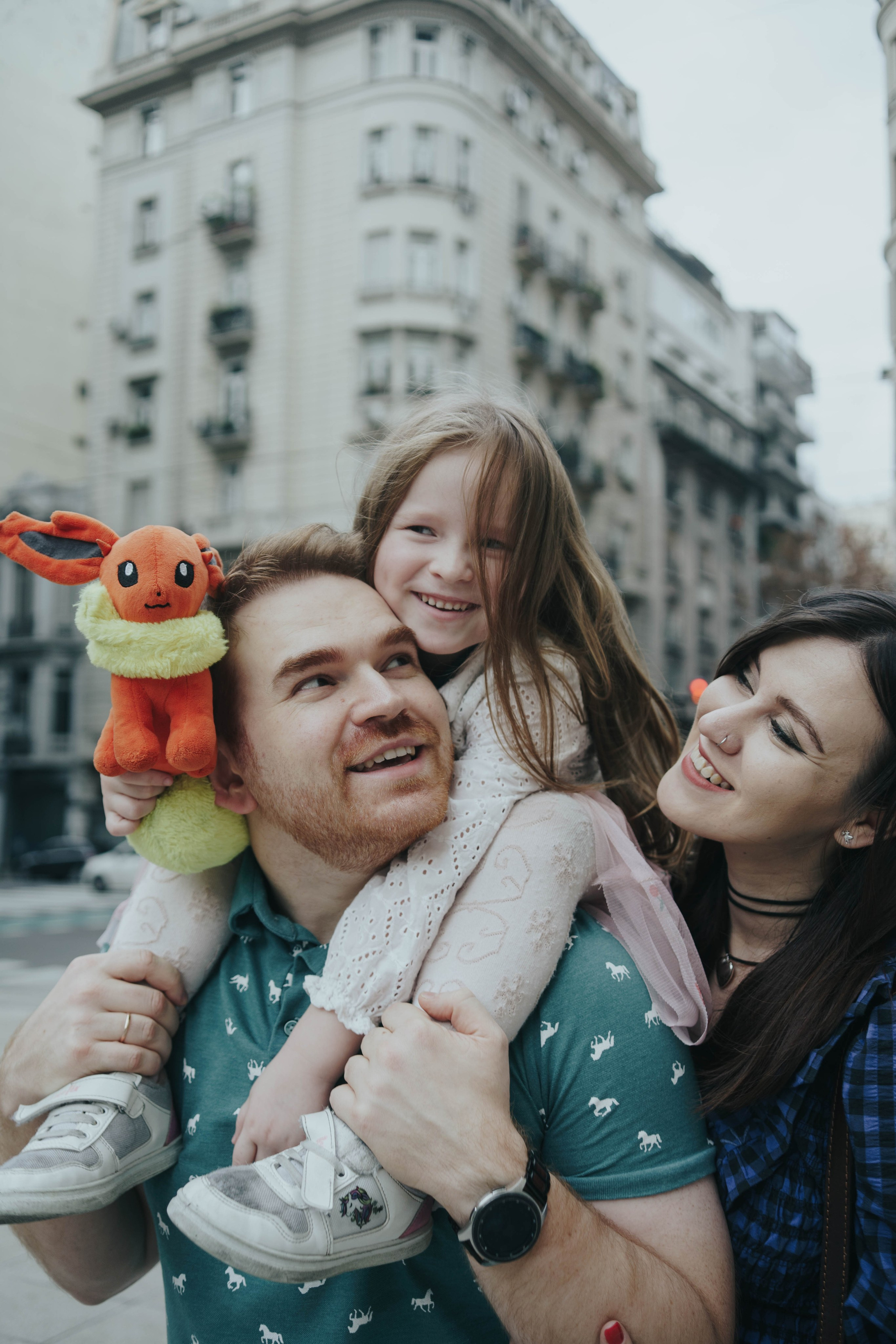 Family photo shoot. Buenos Aires. Photographer @elmirkami in the city of Buenos Aires