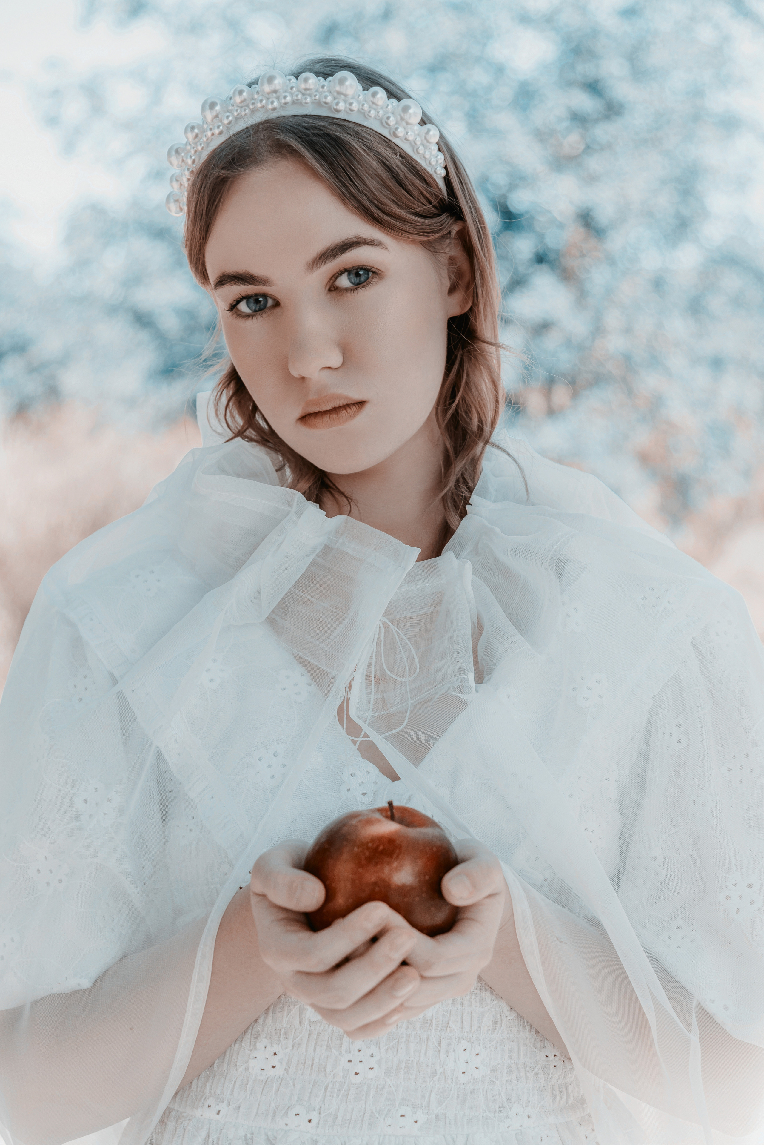 Креативная стилизованная фотосессия лав стори в испанской деревне