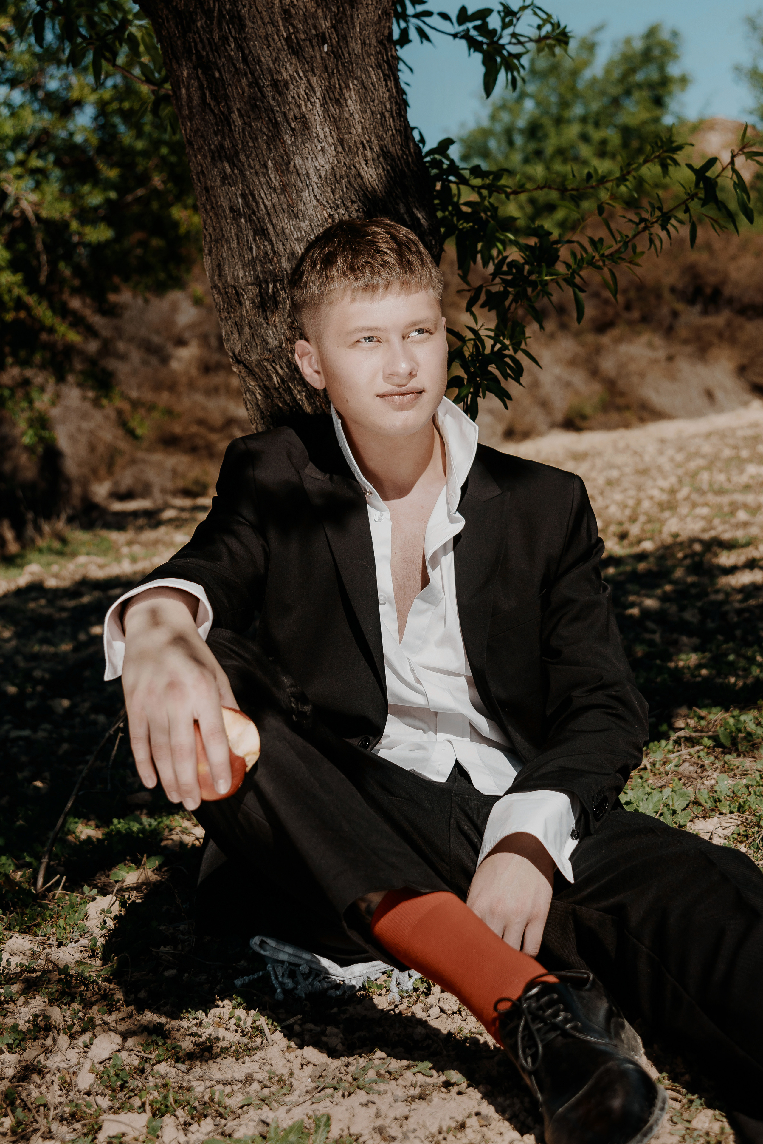 Креативная стилизованная фотосессия лав стори в испанской деревне