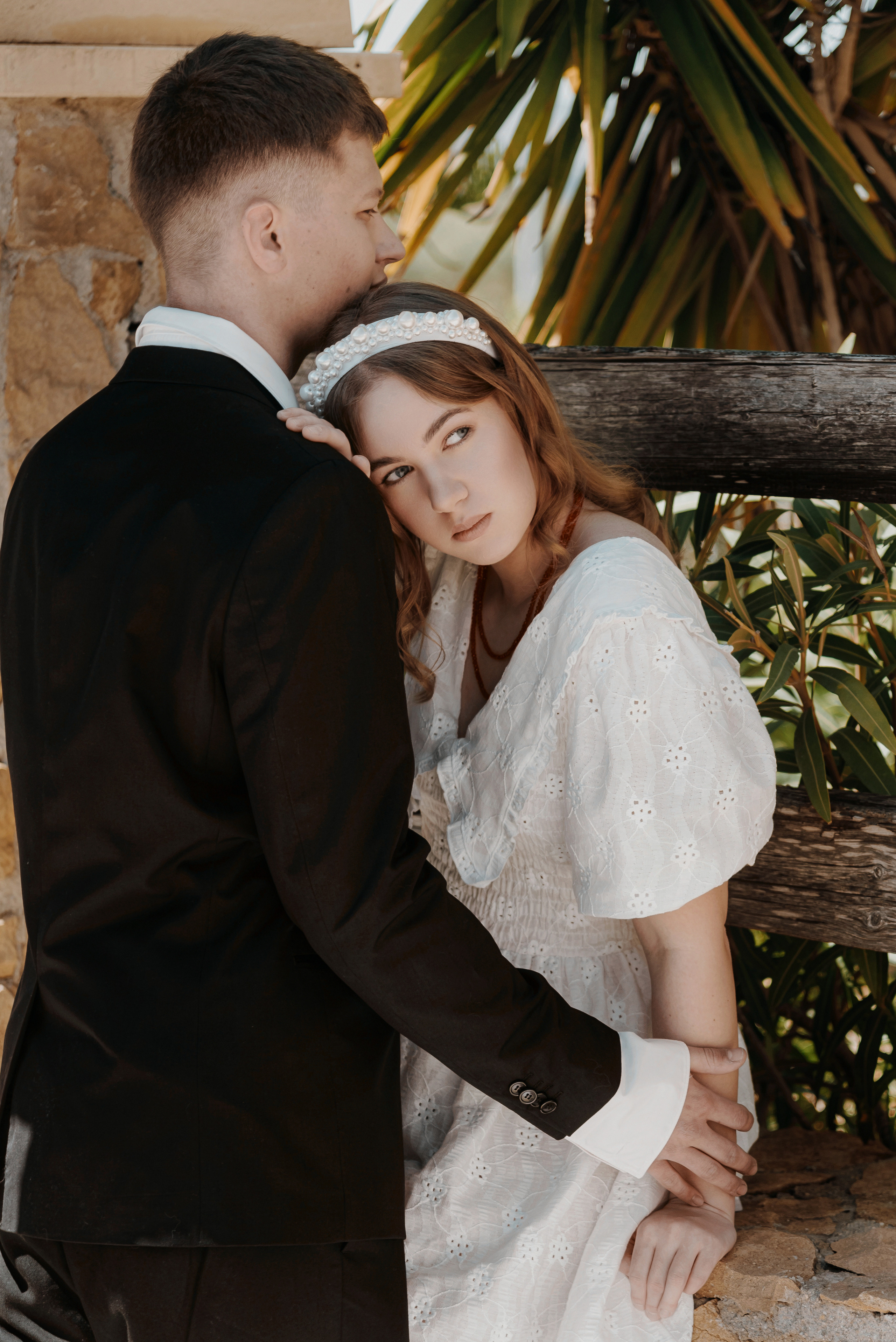 Креативная стилизованная фотосессия лав стори в испанской деревне