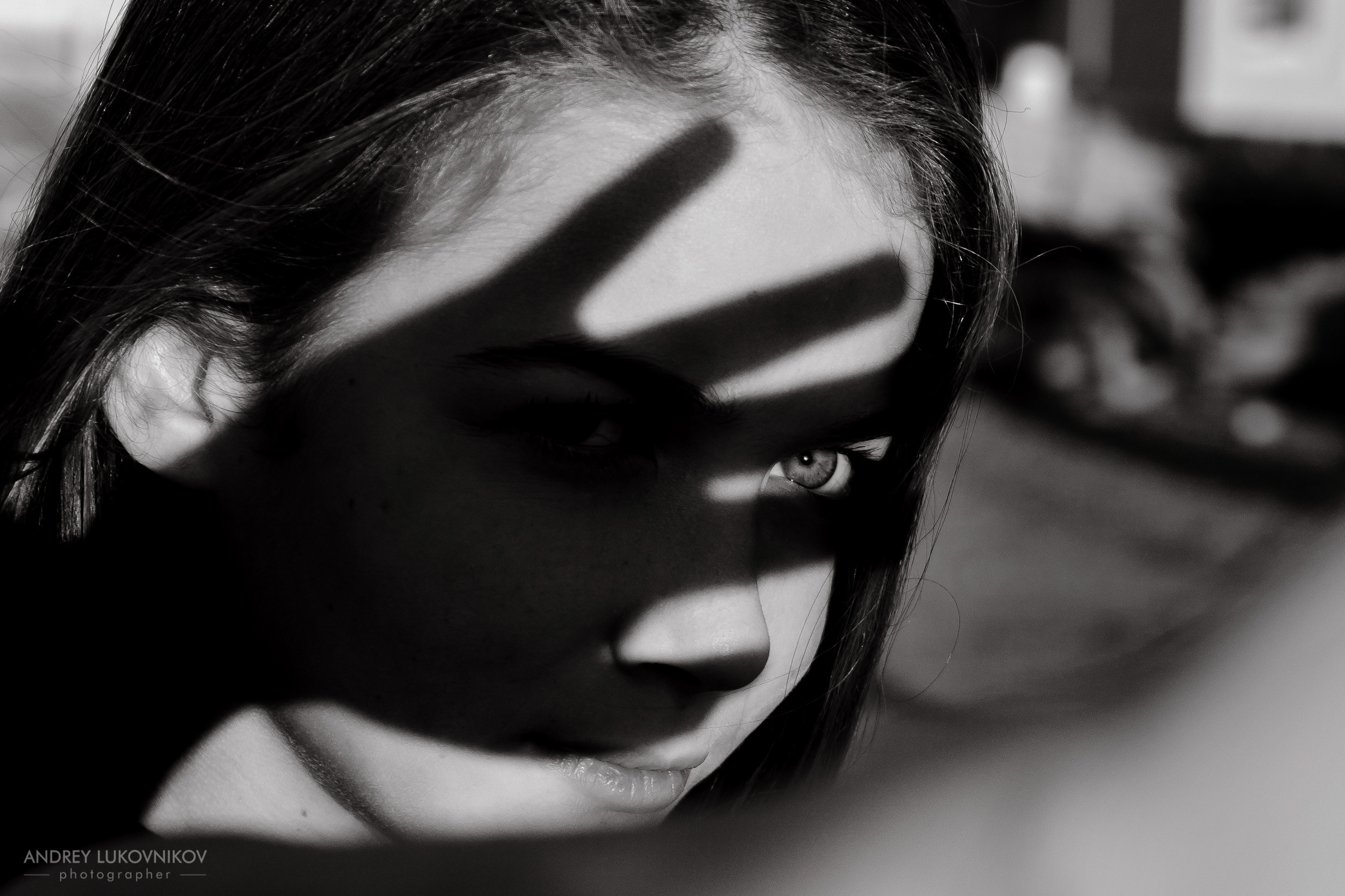 Photo session for a young model in the port of Torrevieja