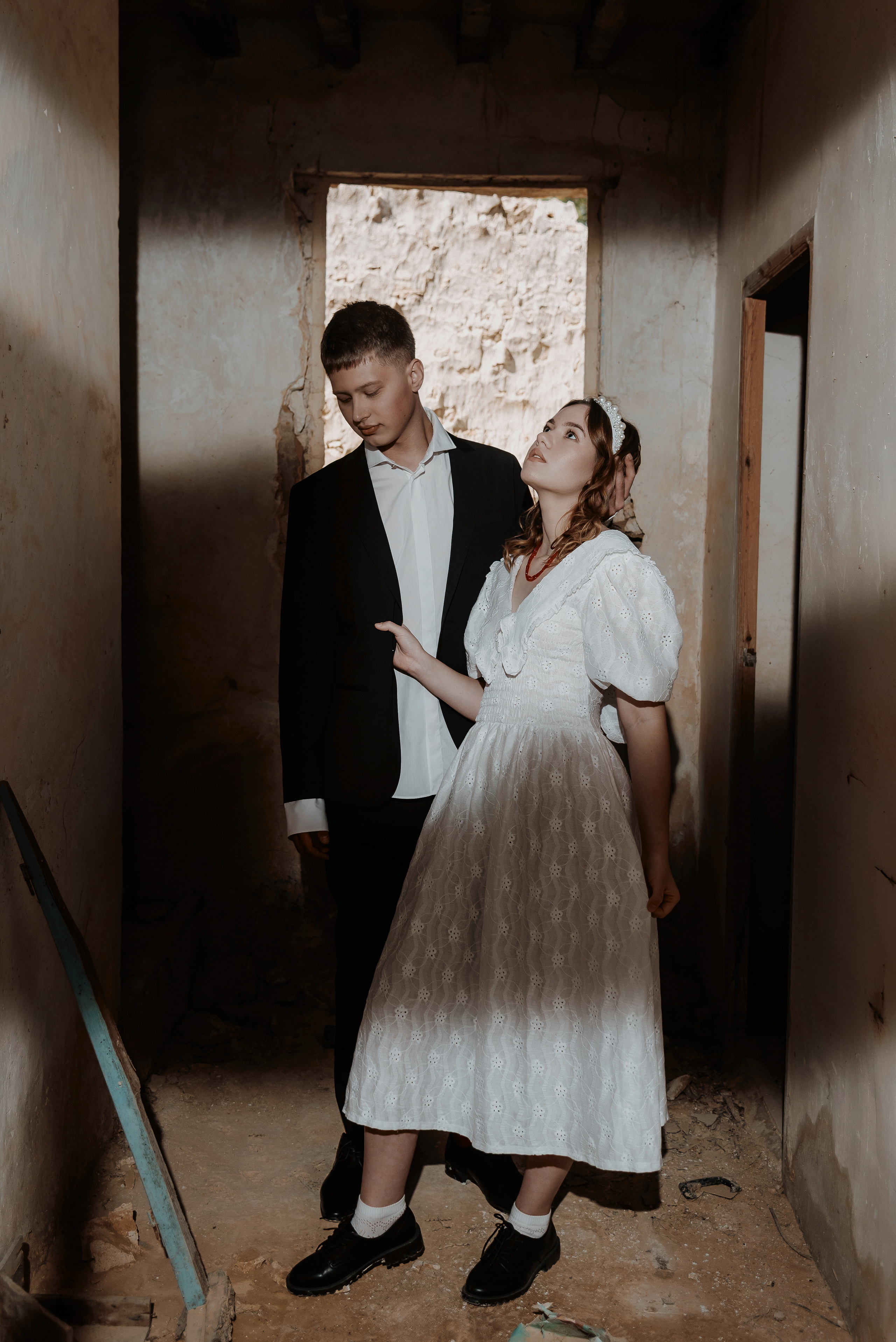 Креативная стилизованная фотосессия лав стори в испанской деревне