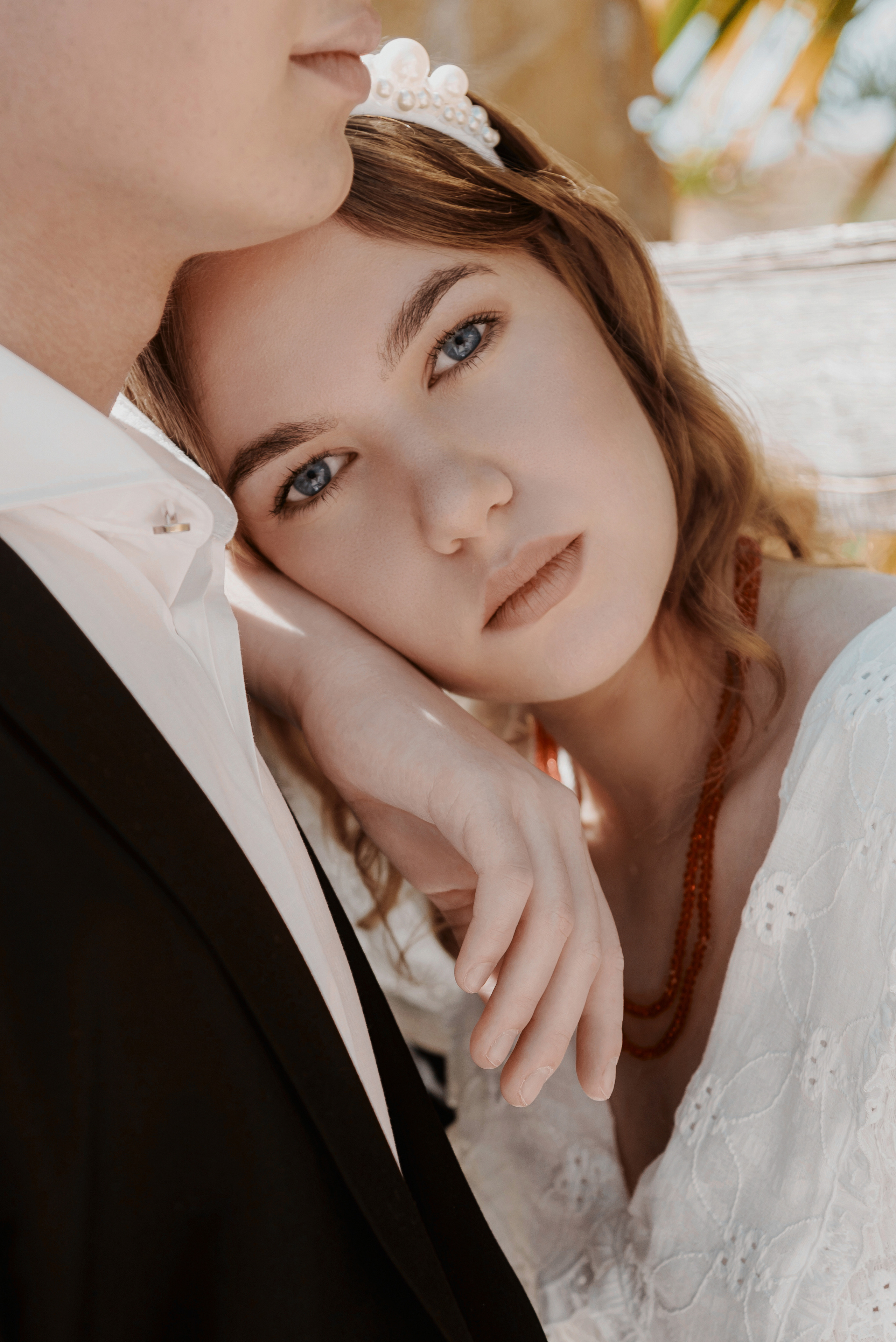 Креативная стилизованная фотосессия лав стори в испанской деревне