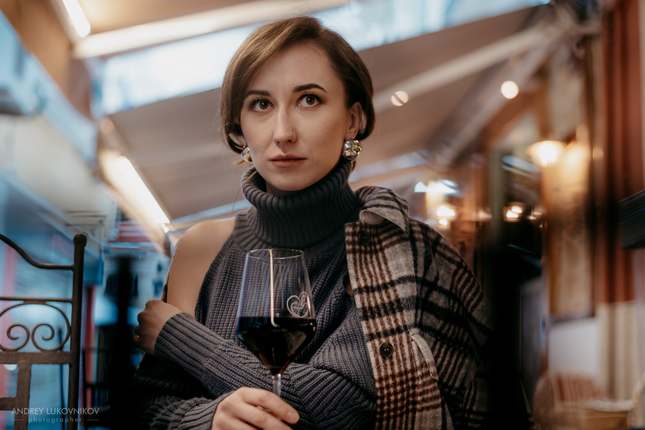 A stylized photo walk through the old town of Alicante