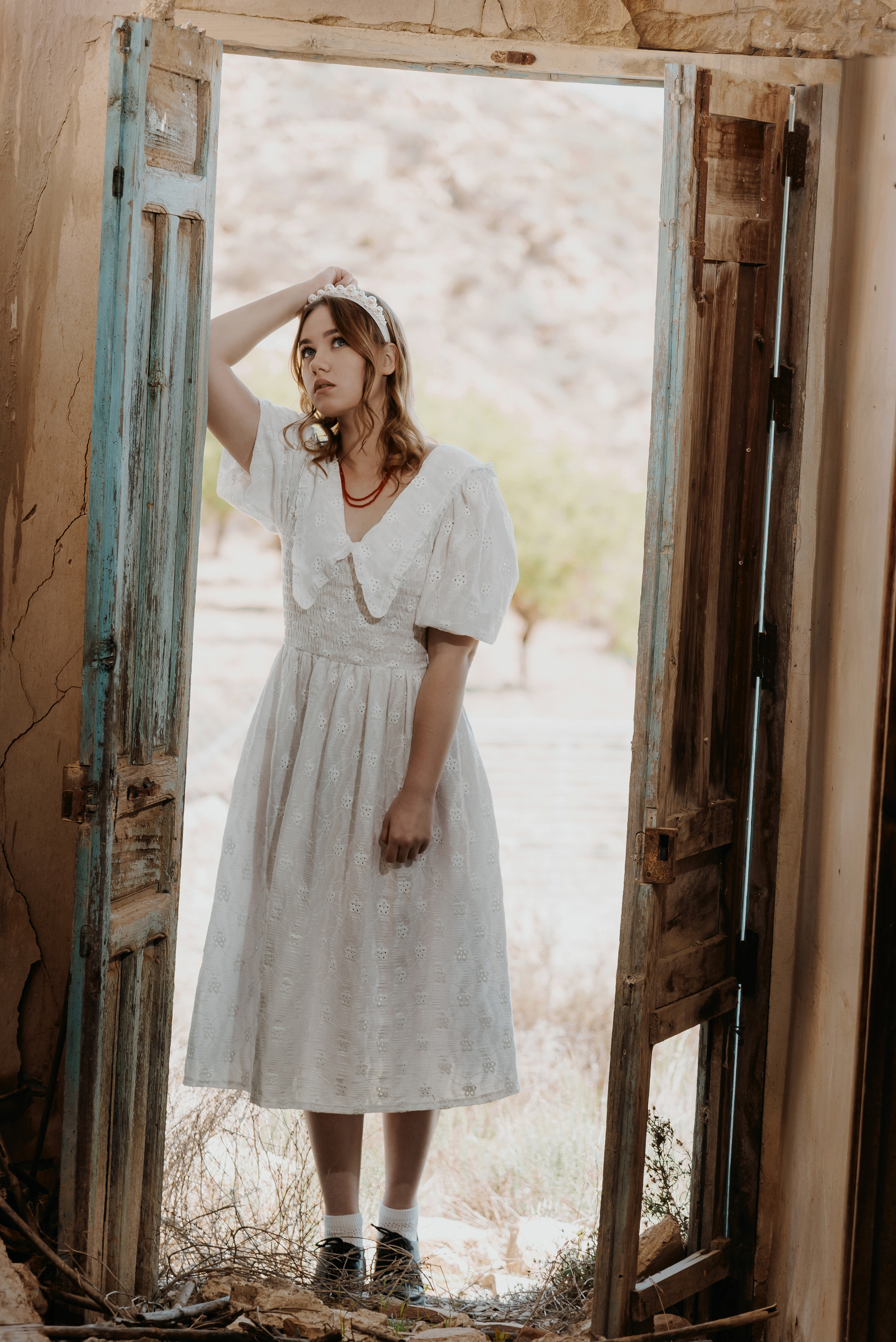 Креативная стилизованная фотосессия лав стори в испанской деревне