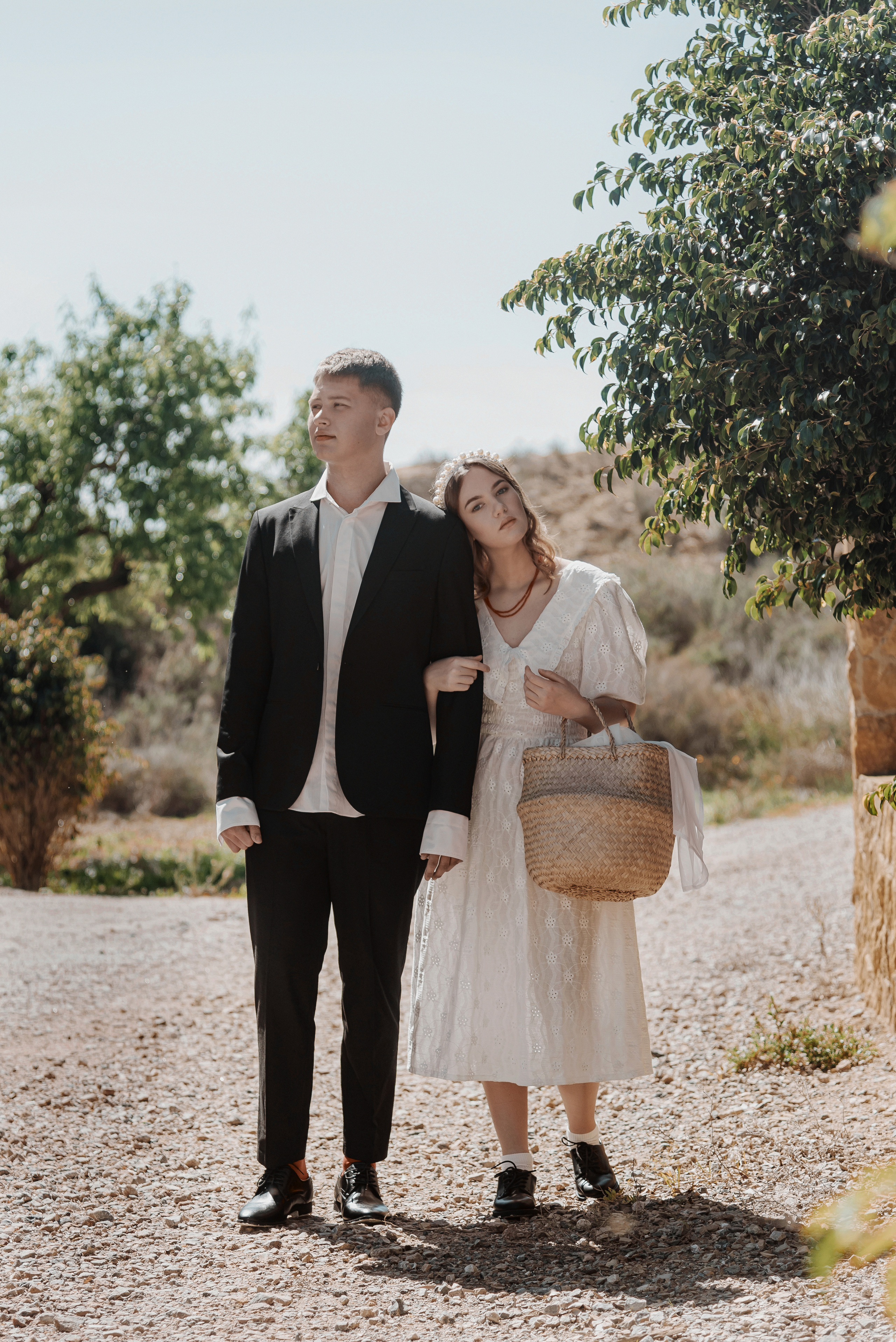 Креативная стилизованная фотосессия лав стори в испанской деревне