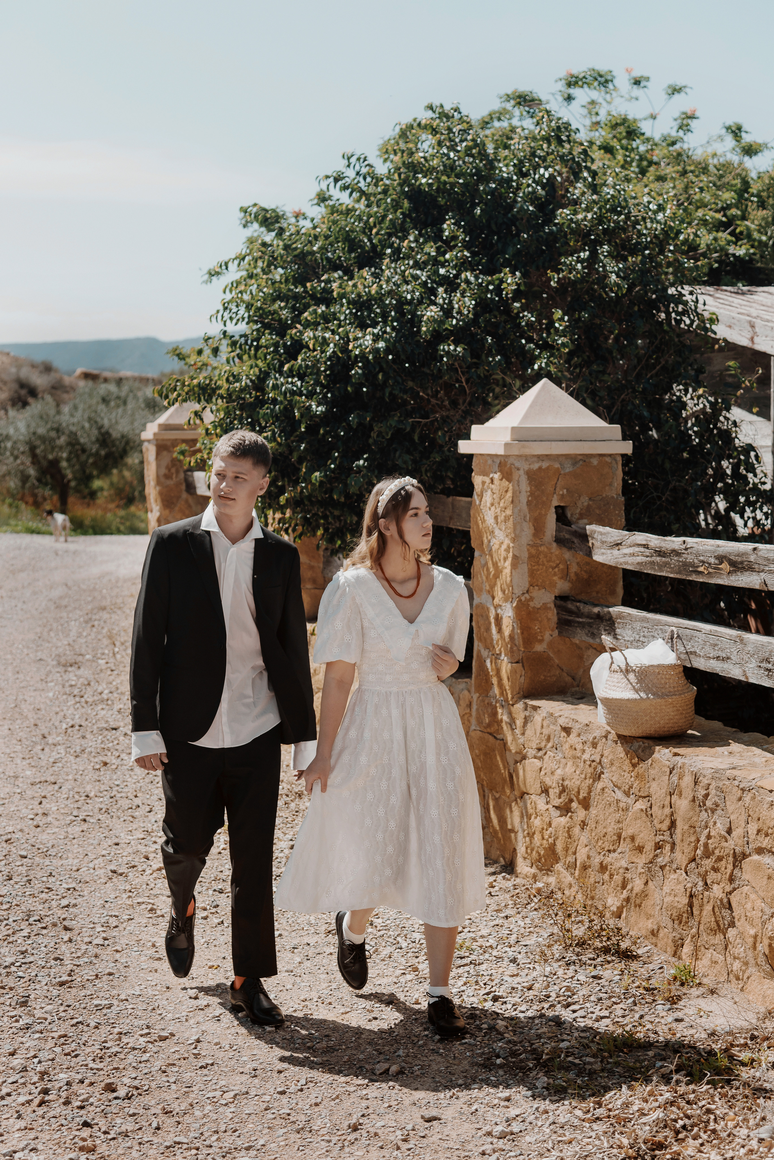 Креативная стилизованная фотосессия лав стори в испанской деревне