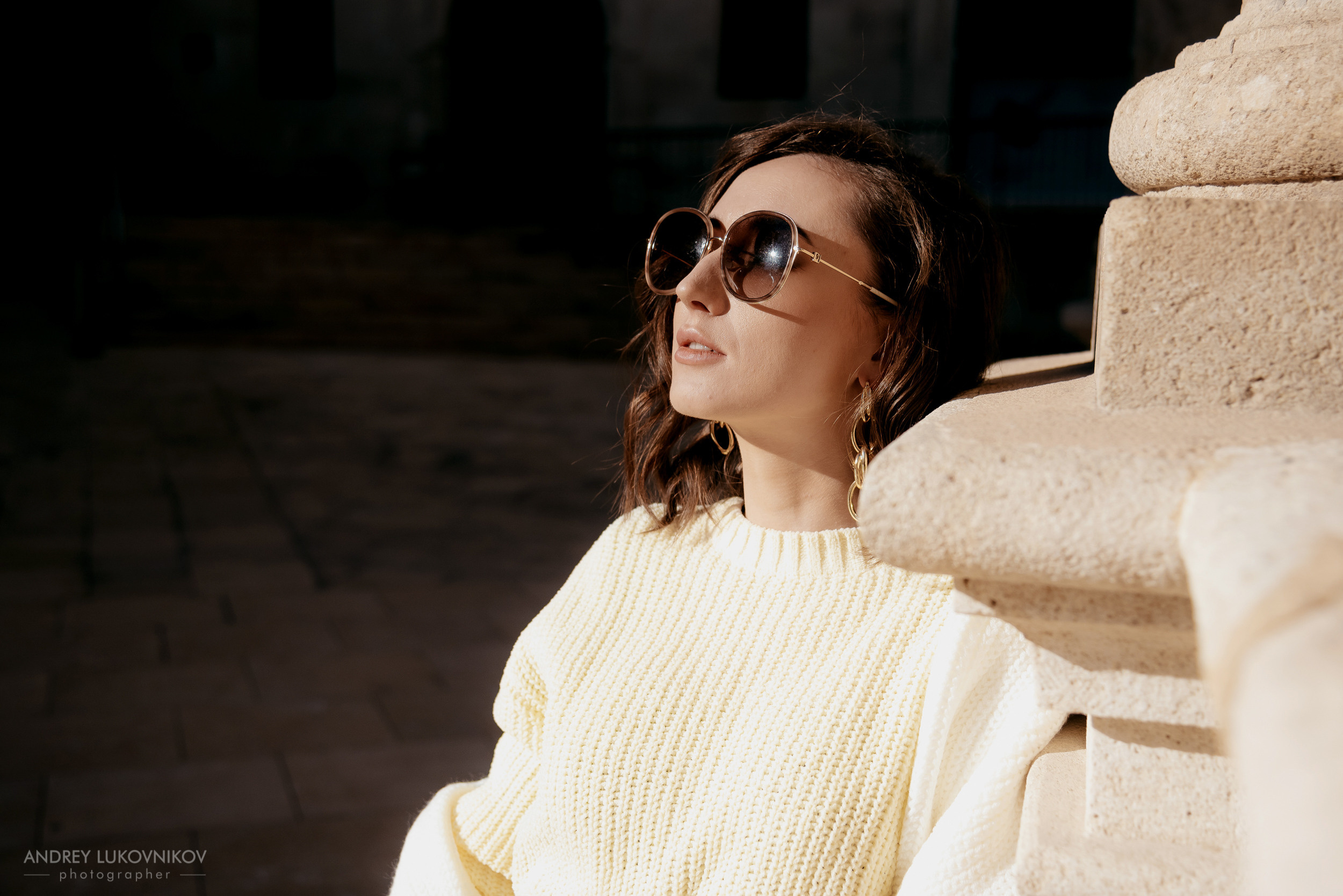 A stylized photo walk through the old town of Alicante