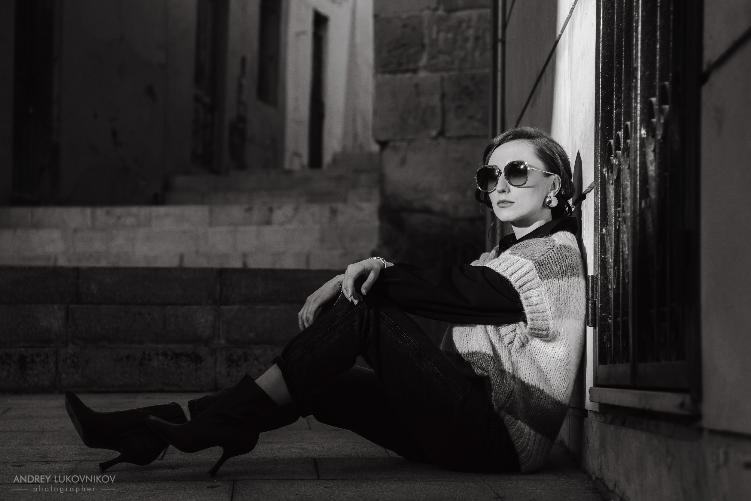 A stylized photo walk through the old town of Alicante