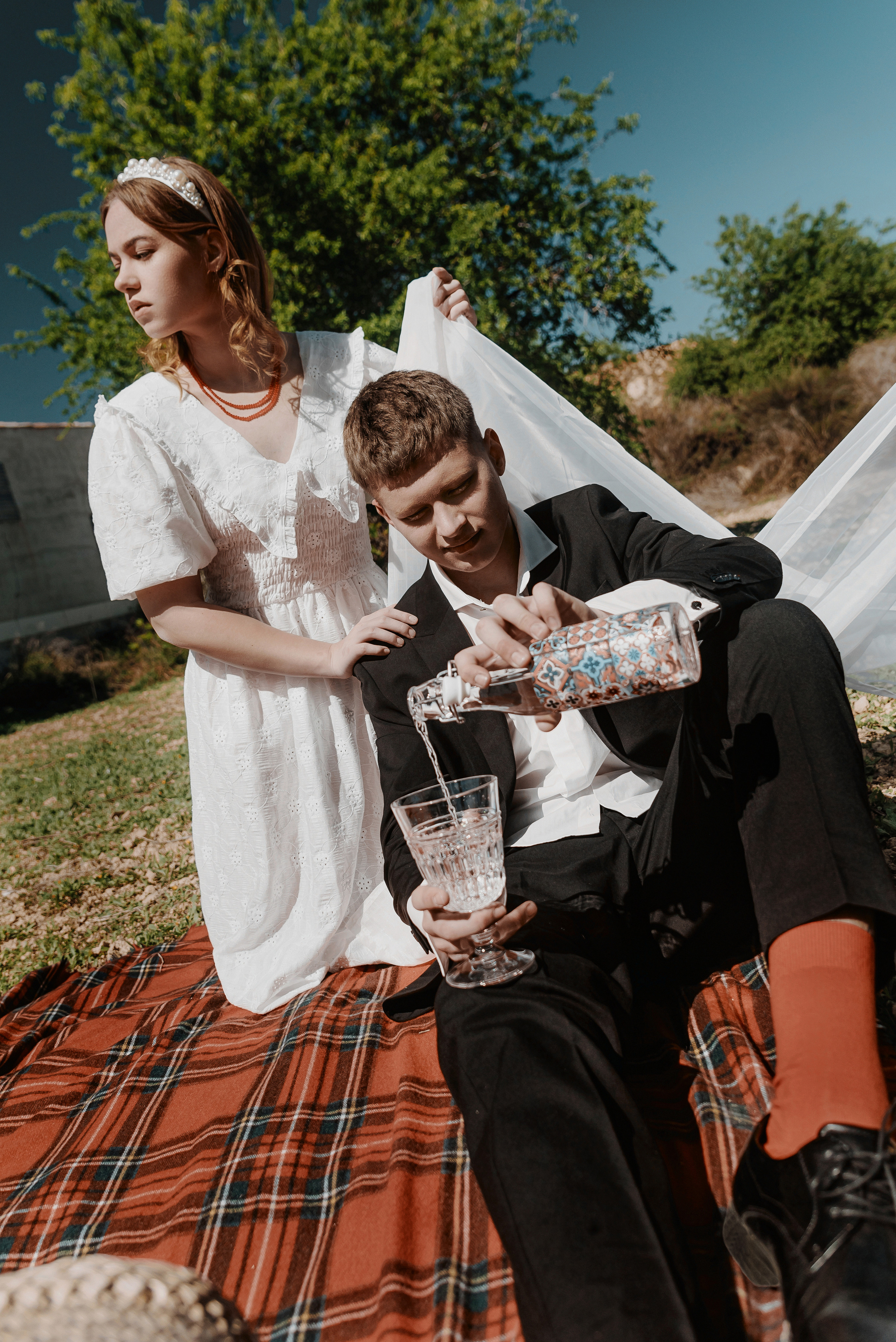 Креативная стилизованная фотосессия лав стори в испанской деревне
