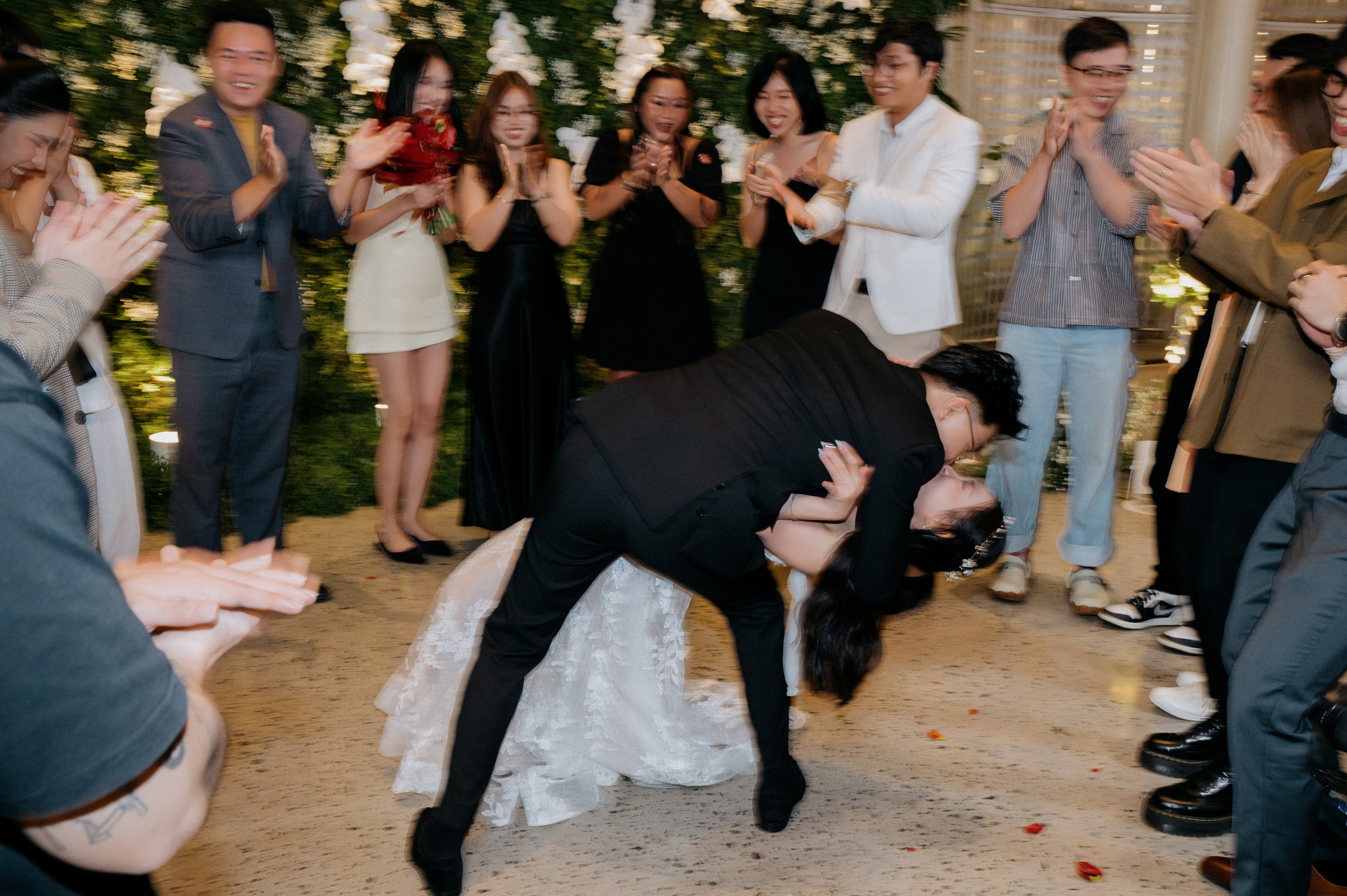 DAT & TU / Wedding Party. Saigon Wedding Present | Art Beyond Moments