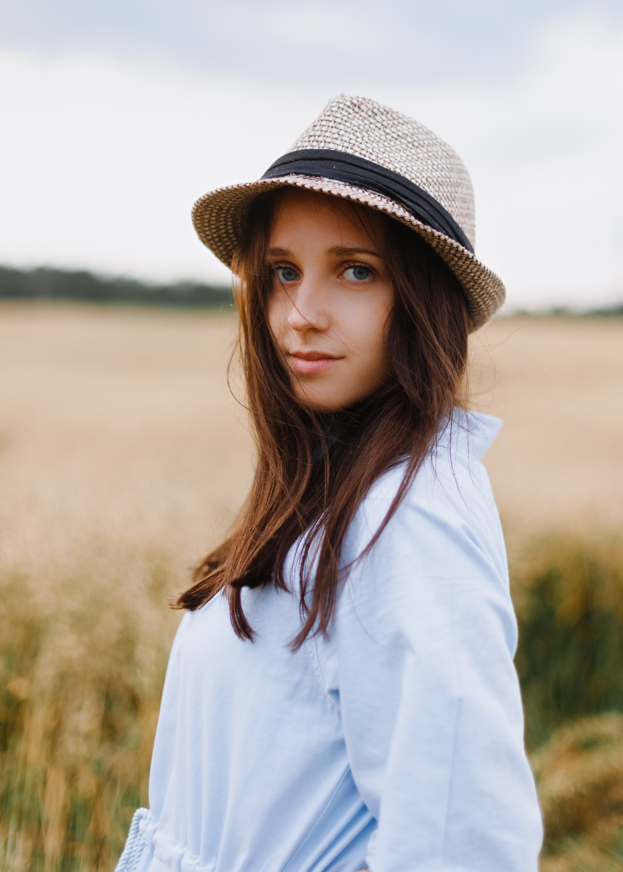 Katya | tenderness in the field. Kaja | fotograf psów we Wrocławiu