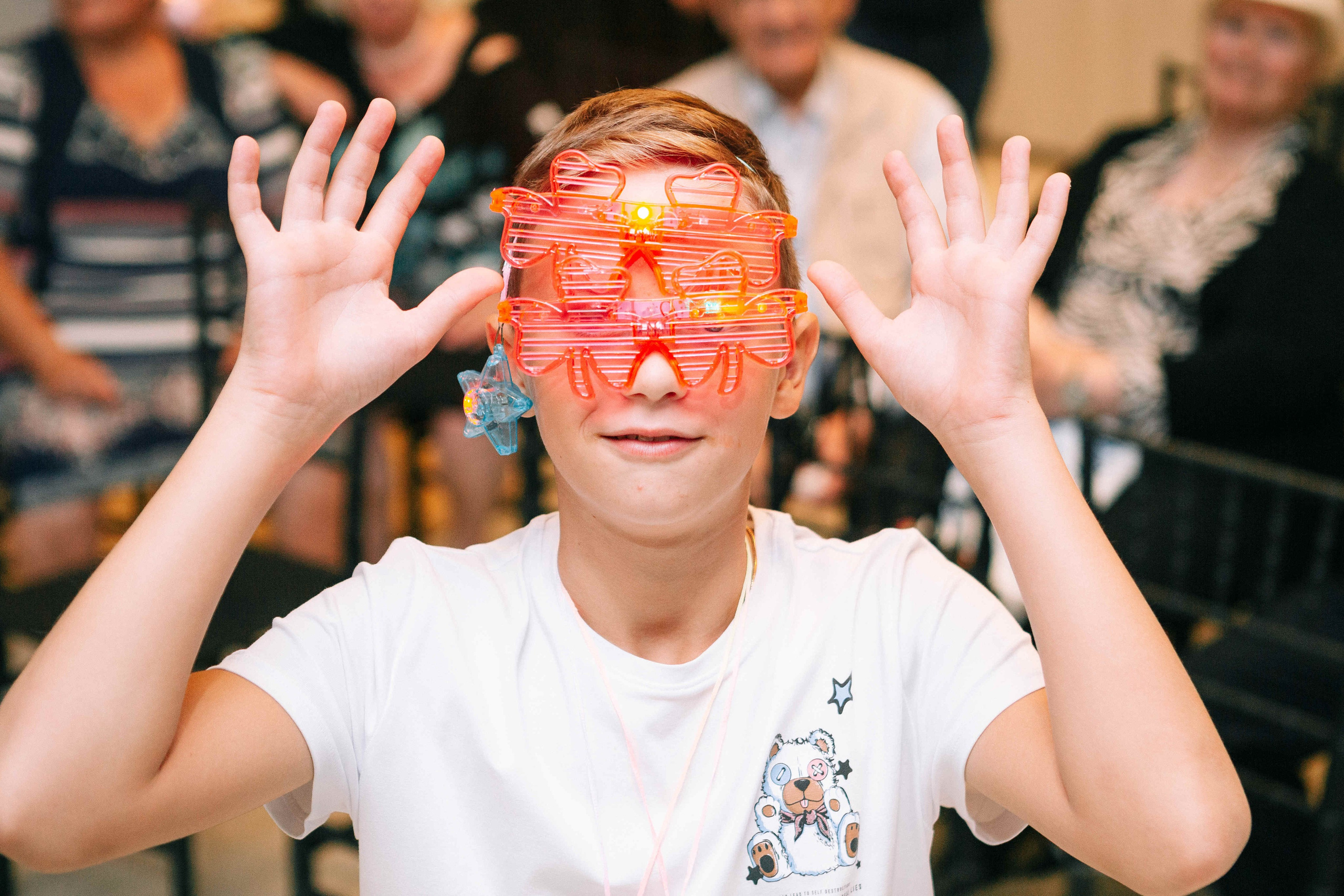 PARTY WITH FRIENDS. Https://shi-photo.com/