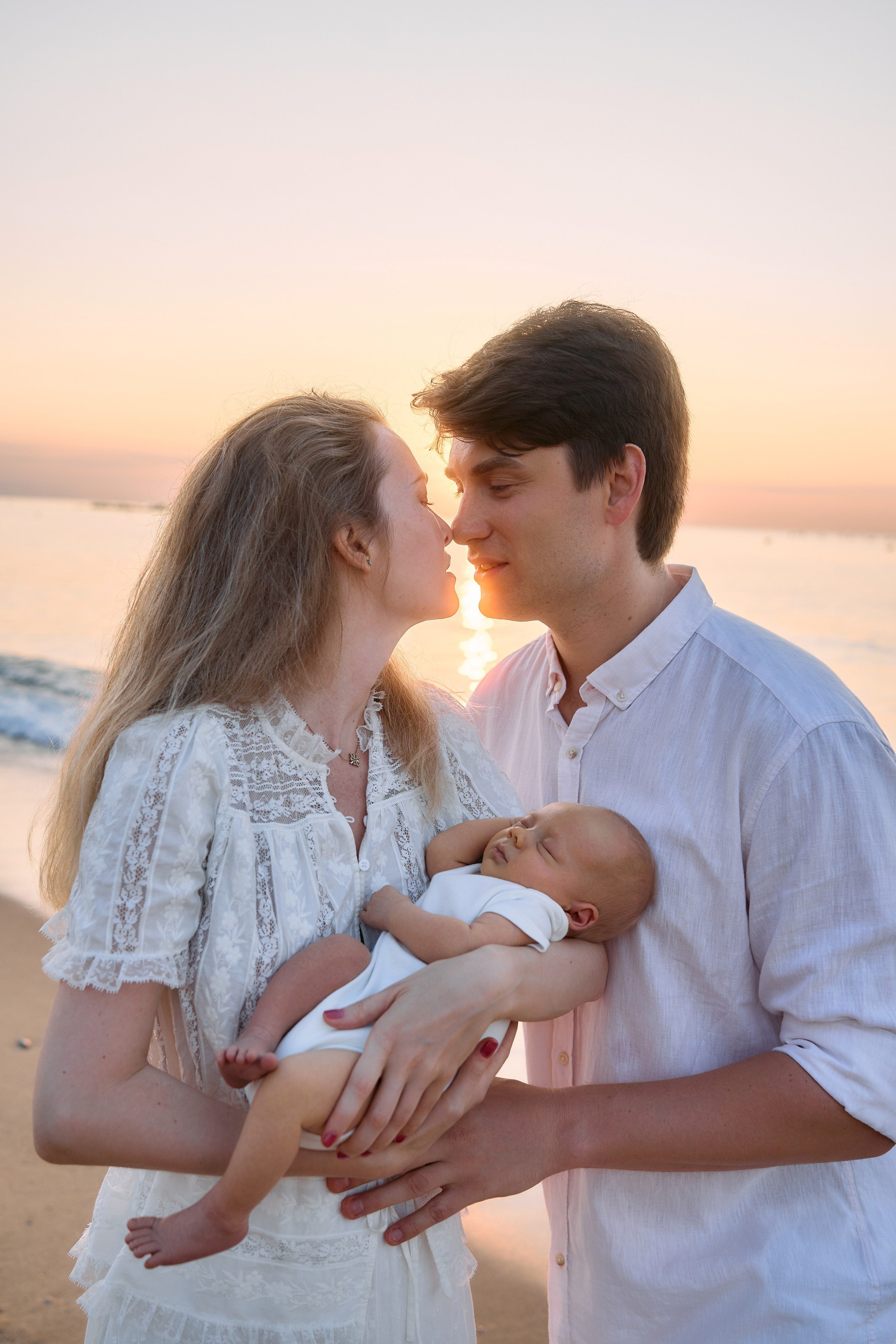 Description of the beach and sea location for a love-story or individual photo shoot in Barcelona, examples of photos. POSTCARD.BCN Photographer Kate in Barcelona. Love-story, family or individual photo shoots