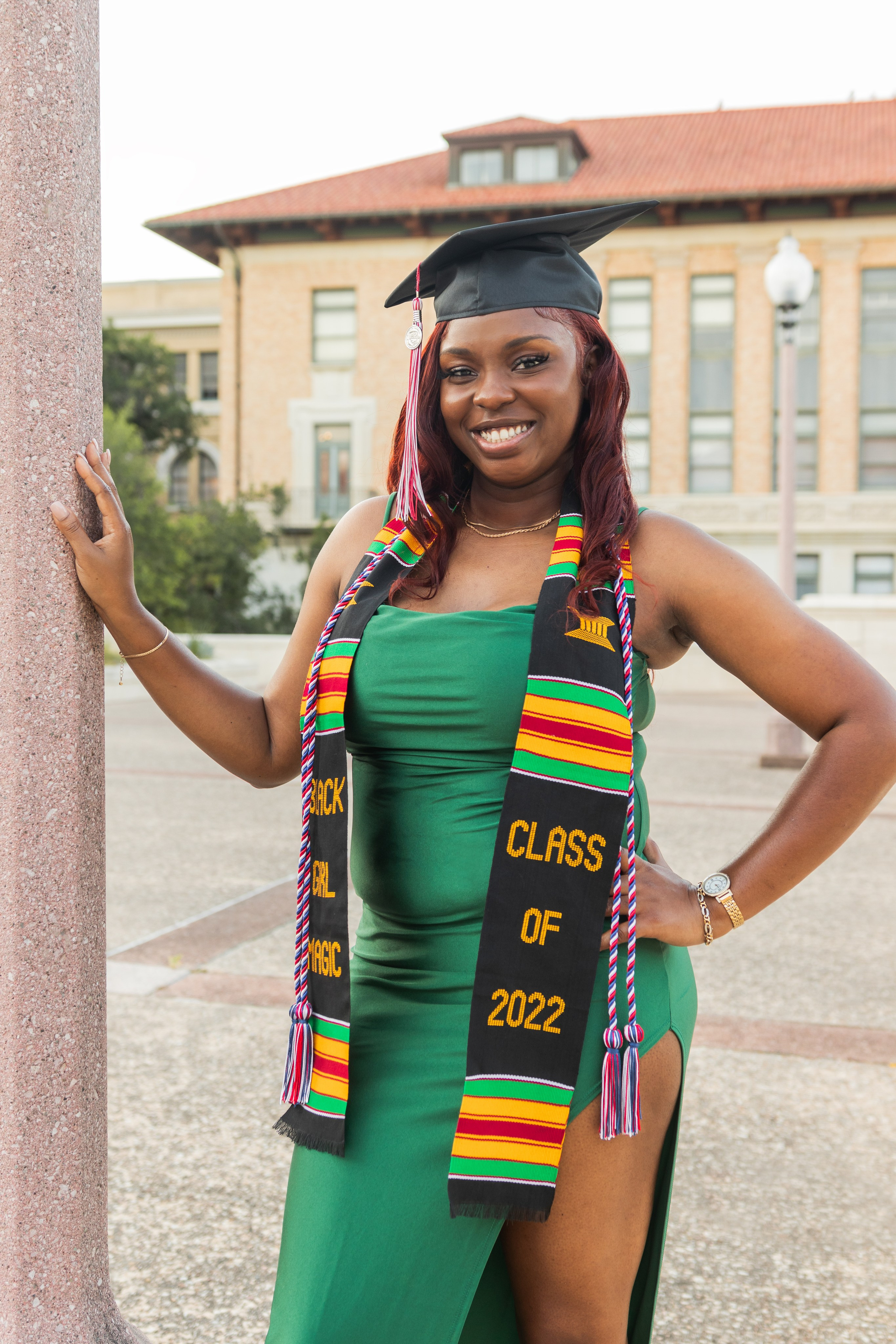Tiondra’s campus senior photoshoot at UT Austin