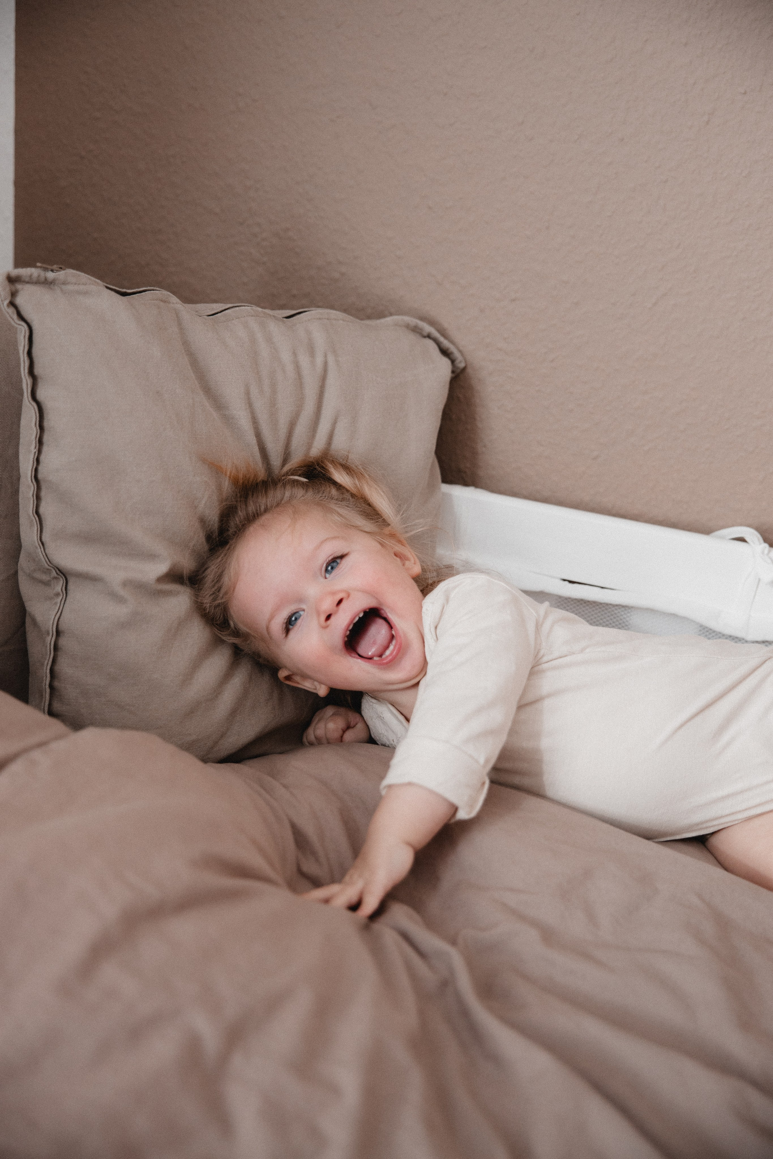 Neugeborenenfotos Zuhause. Hochzeitsfotografie |Hochzeitsfotograf Bochum | Hochzeitsfotograf Dortmund | Hochzeitsfotograf Essen | Hochzeitsfotograf Ruhrgebiet