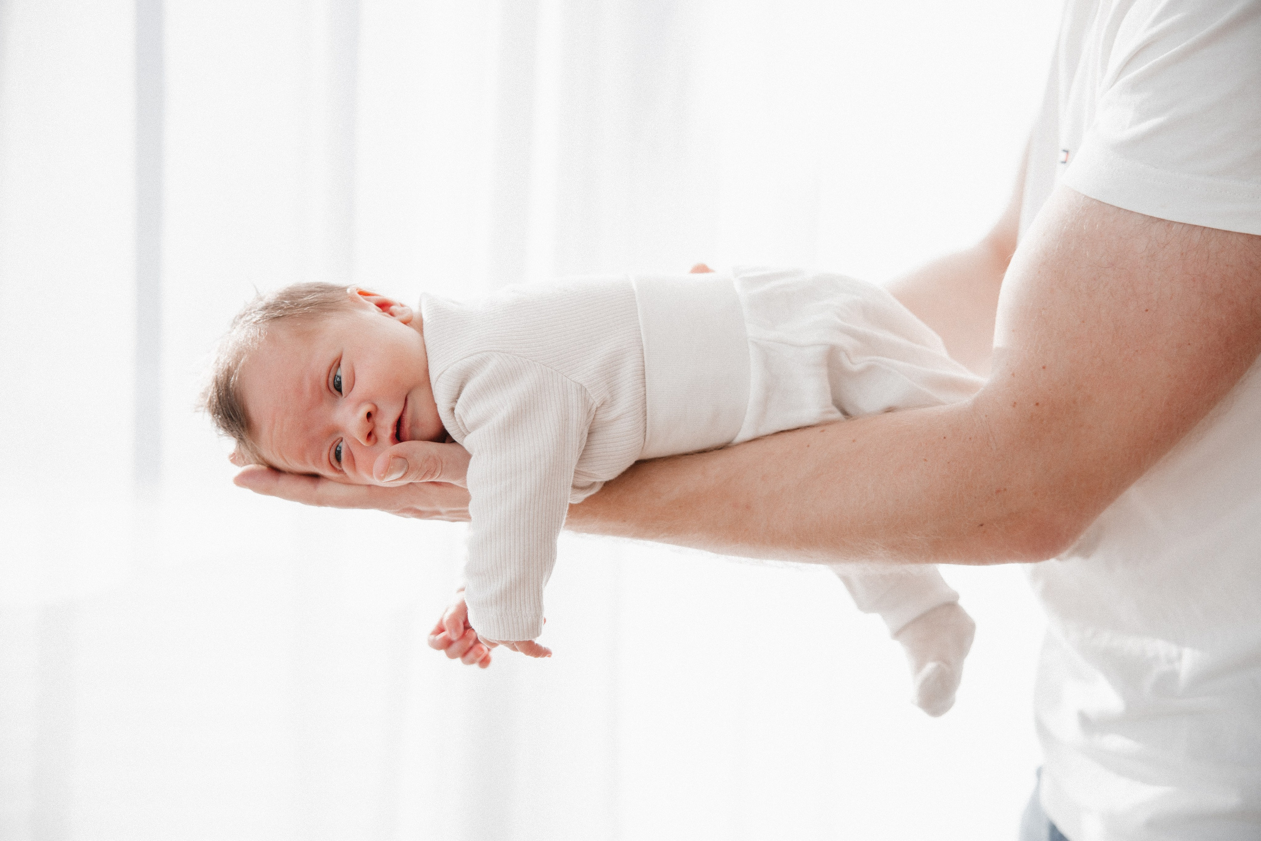 Neugeborenenfotos Zuhause. Hochzeitsfotografie |Hochzeitsfotograf Bochum | Hochzeitsfotograf Dortmund | Hochzeitsfotograf Essen | Hochzeitsfotograf Ruhrgebiet