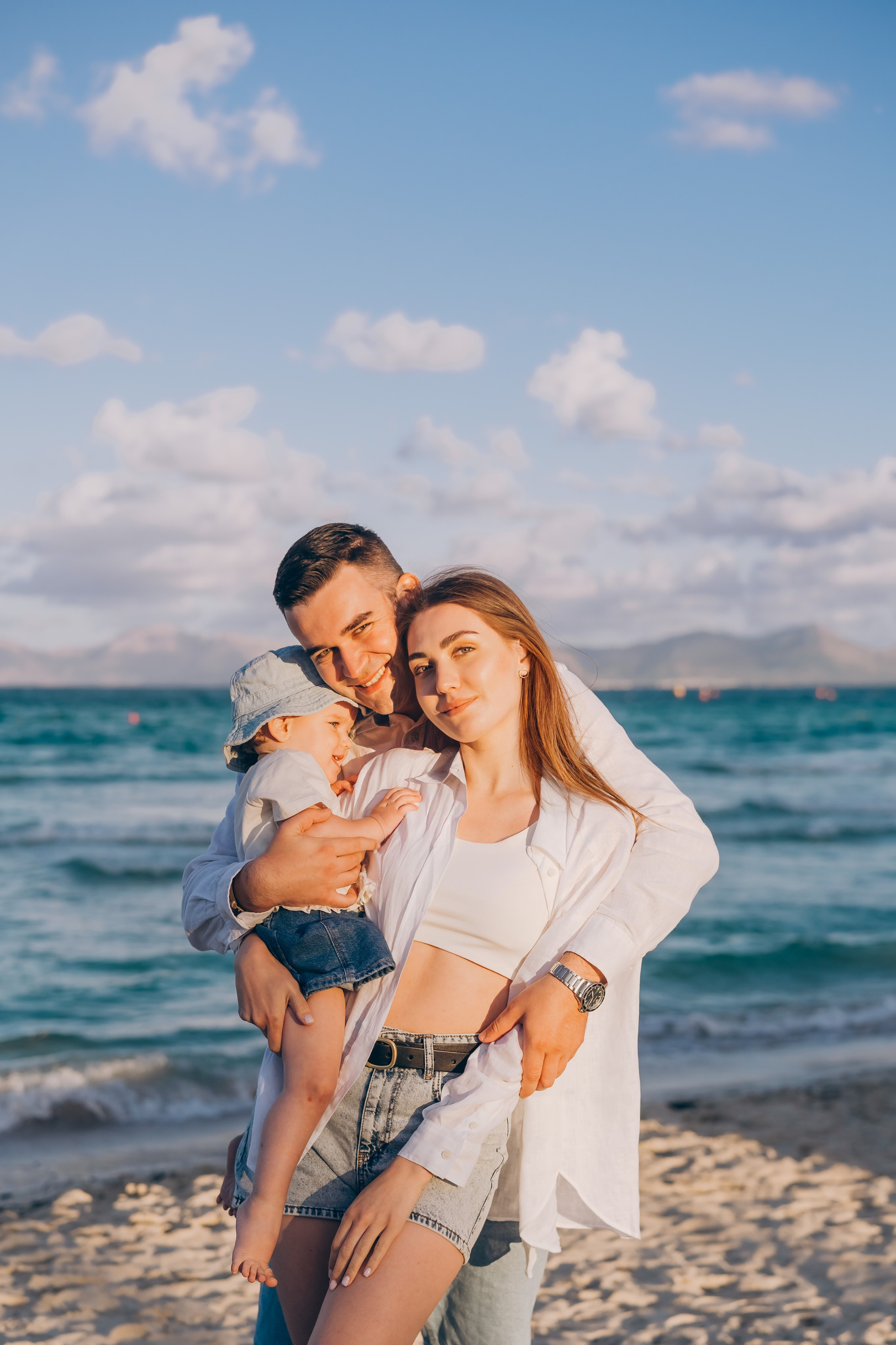 Sophisticated Tanya with her daughter and husband. Фотограф у Пальма де Майорка