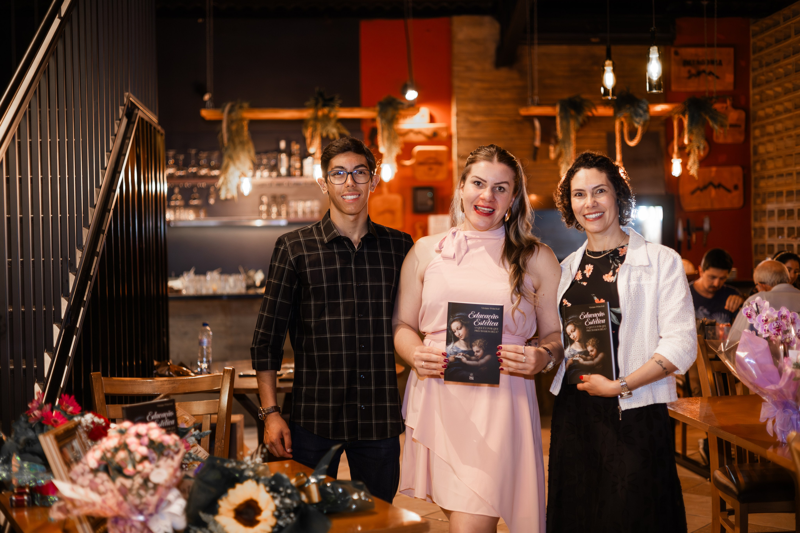 Lançamento de Livro Vivi Princival