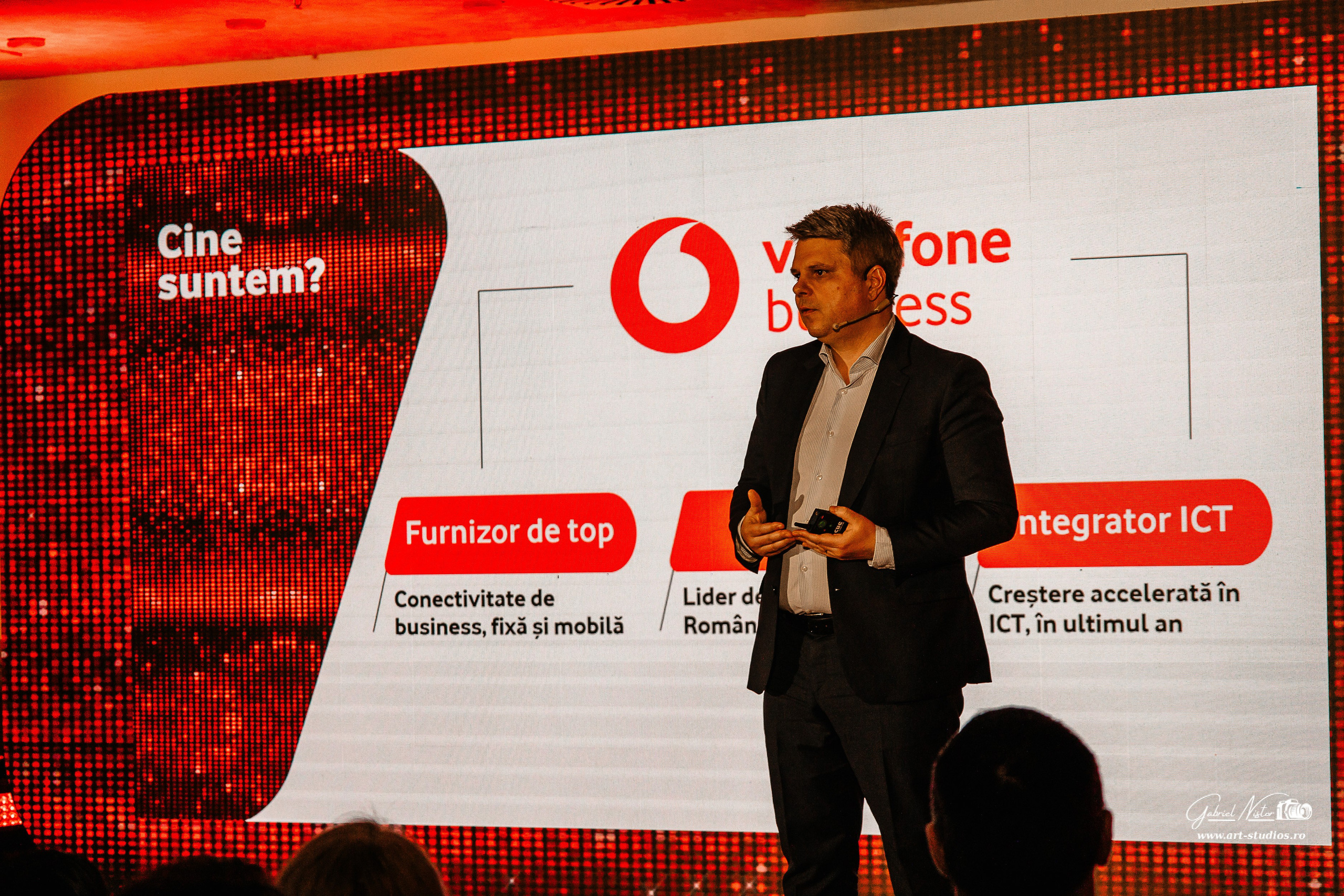 Vodafone - Deschis la Nou. Gabriel Nistor Art-Studios — Photographer / Videographer Iasi