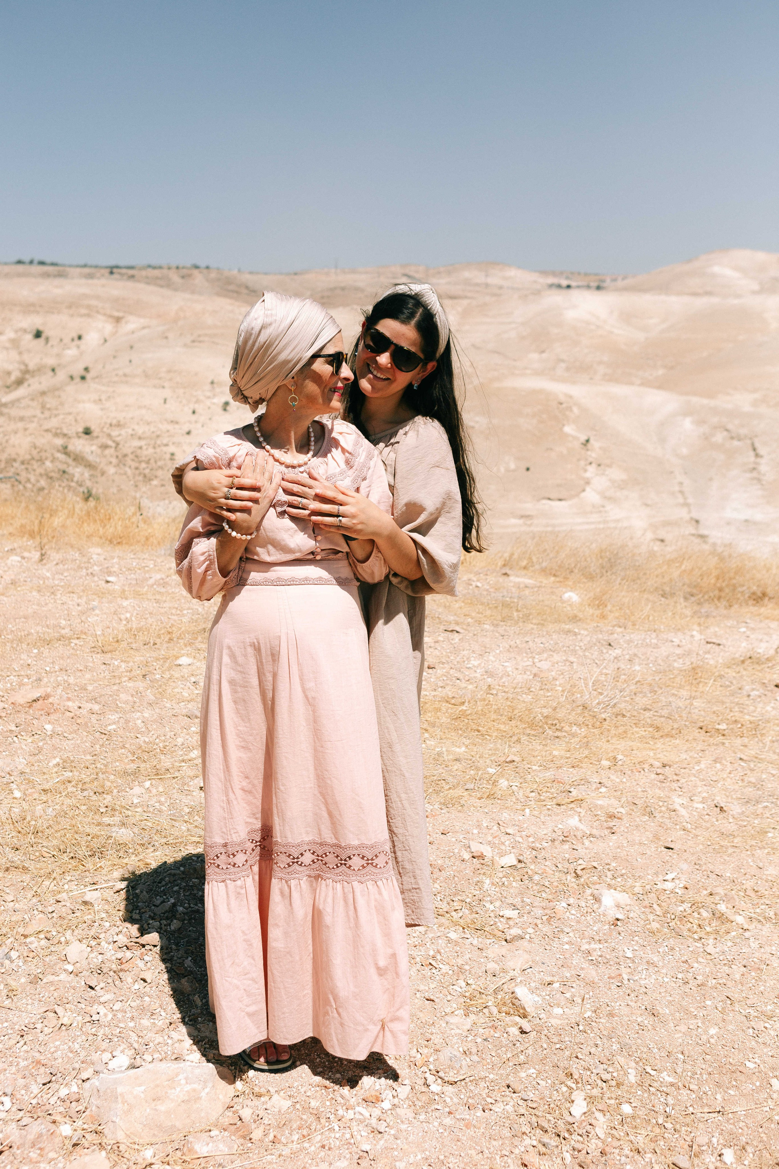 MAALE ADUMIM, HOME PHOTO SESSION + DESERT. Https://shi-photo.com/