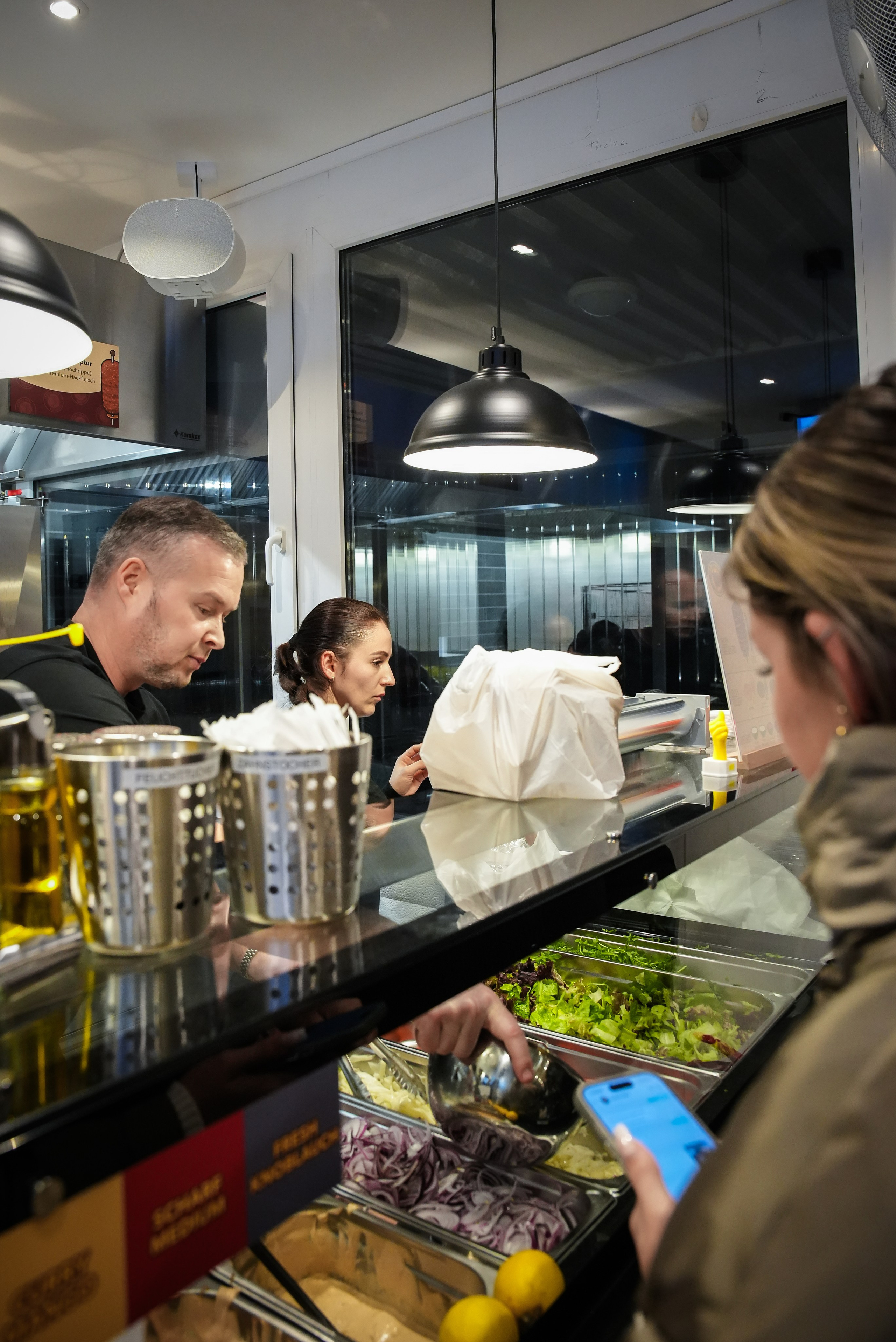 „Eröffnung-Dönerladen“. Fotografin Yuliia Turinina in Stuttgart