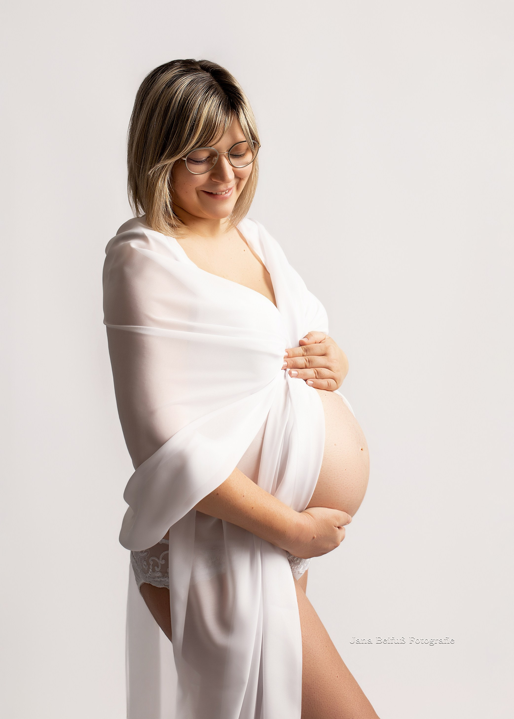Babybauchshooting. Jana Beifuß, professionelle Neugeborenenfotografin in Weißenhorn, Ulm und Umgebung, Neu-Ulm, Illertissen, Pfaffenhofen a. d. Roth