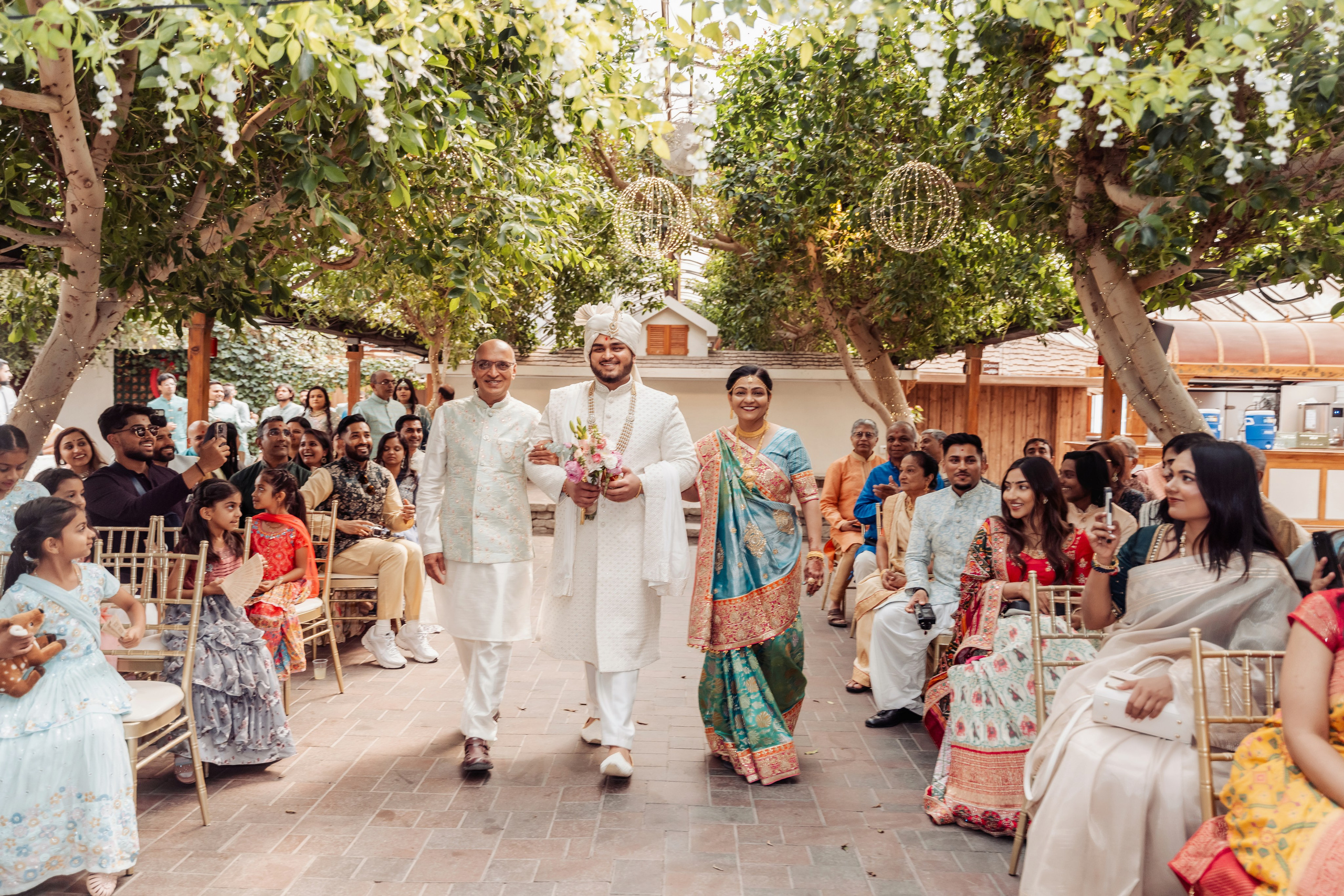 Darshil & Shailja. Wedding Photographer & Cinematographer studios