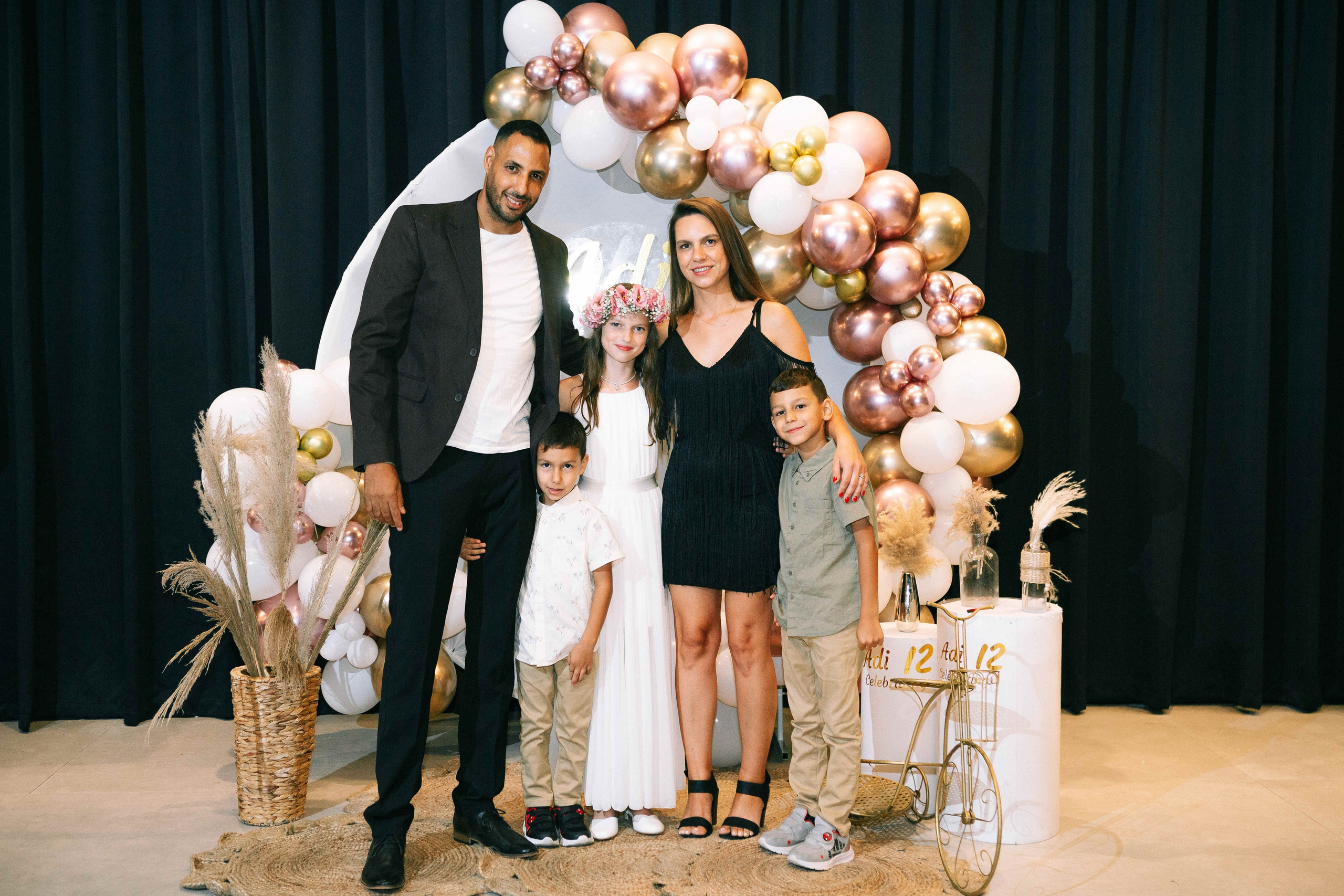 PARTY WITH FRIENDS. Https://shi-photo.com/