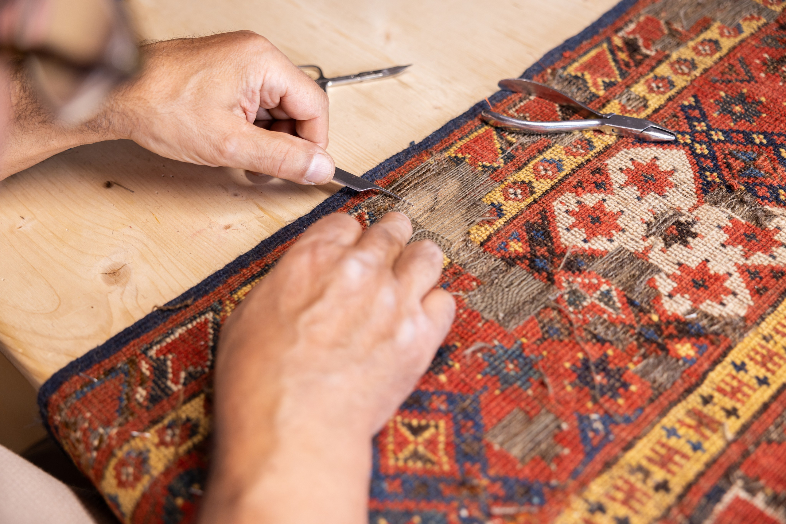 Teppichrestaurator, Salzburg, 2024. Guzel Kolobova| Fotografin| Salzburg
