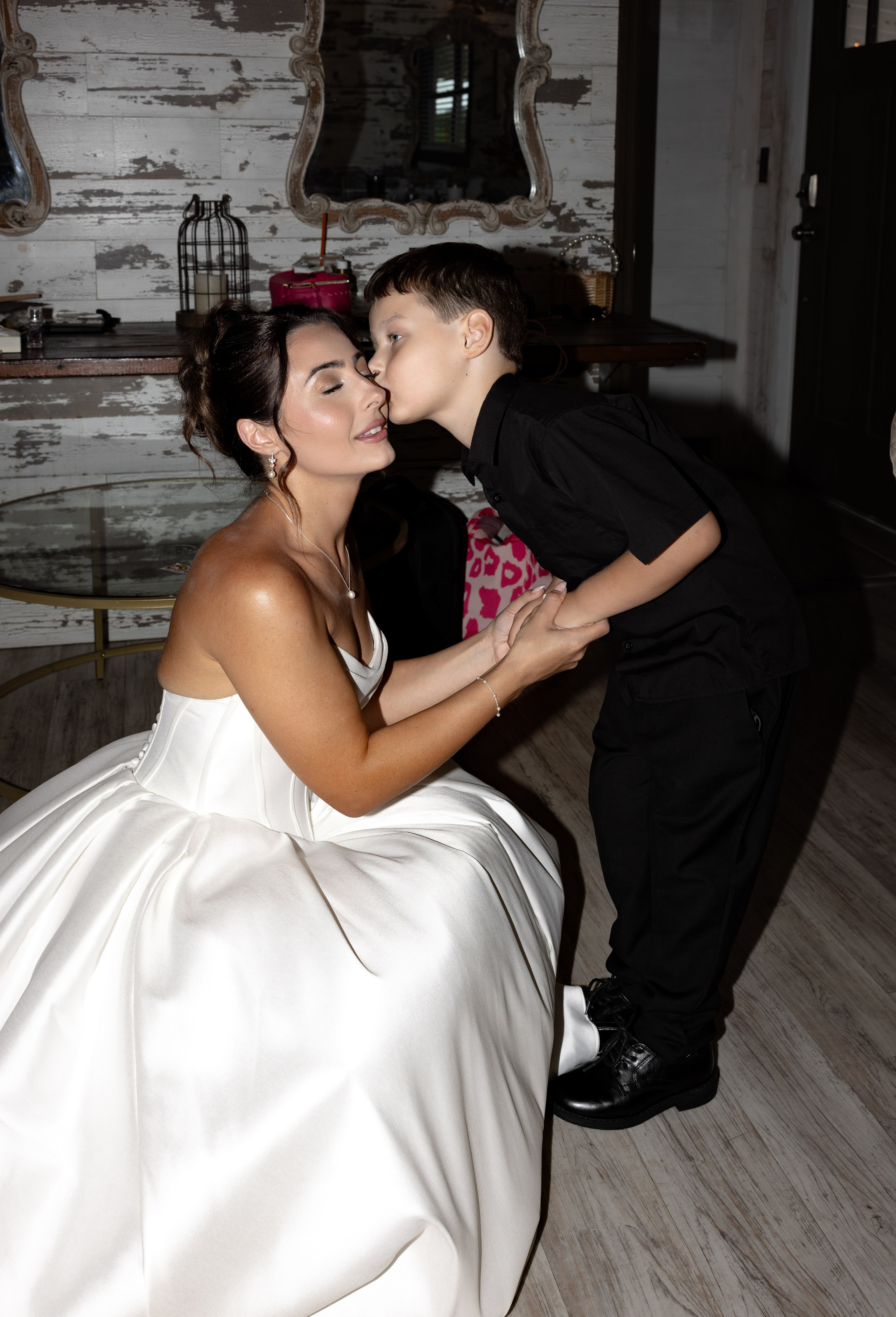 Alexsa and Robert. Ever After Farm Peach. Photographer Anastasia Nagibina