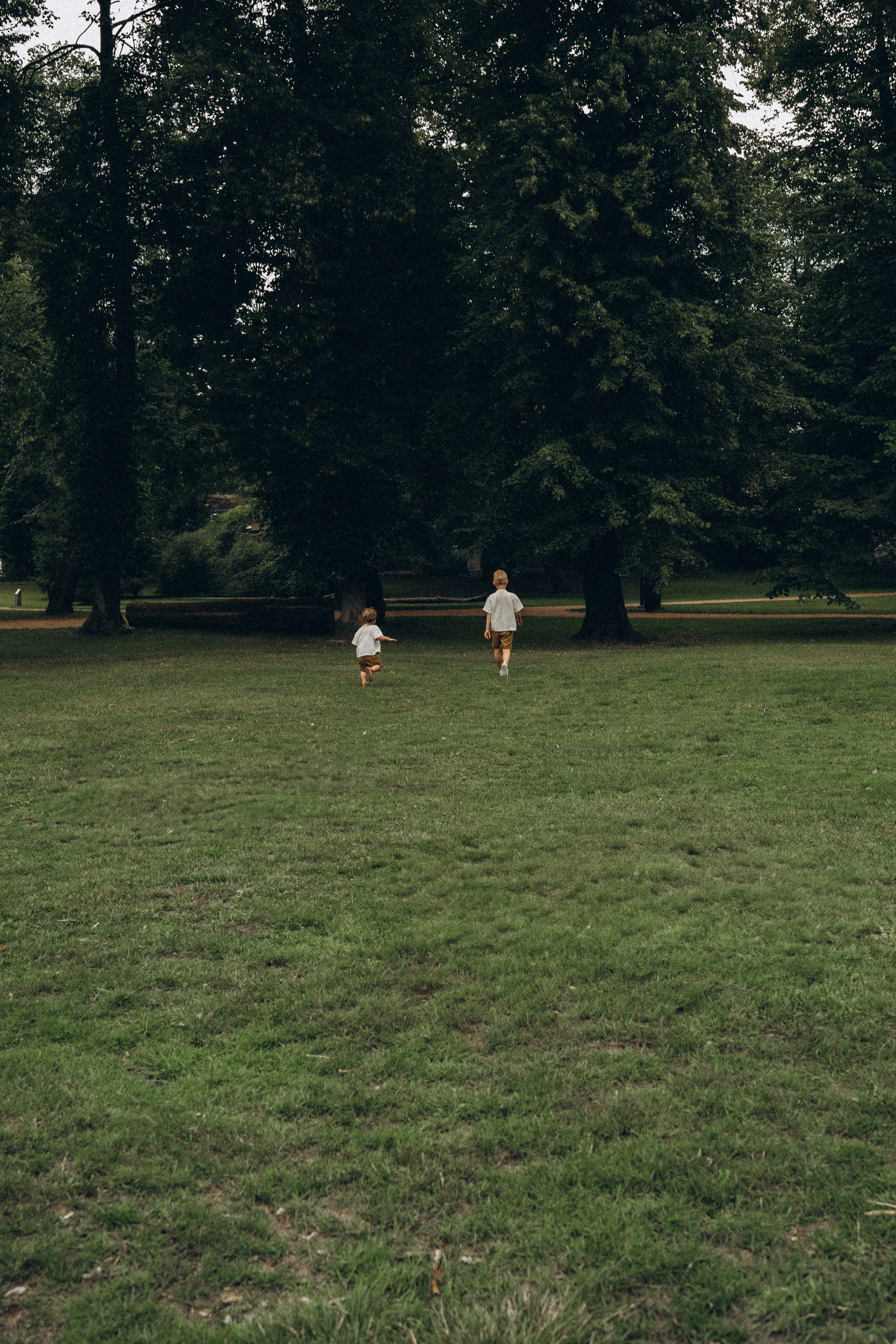 Kaivopuisto. Wedding and potrait photographer in Helsinki Vickan O