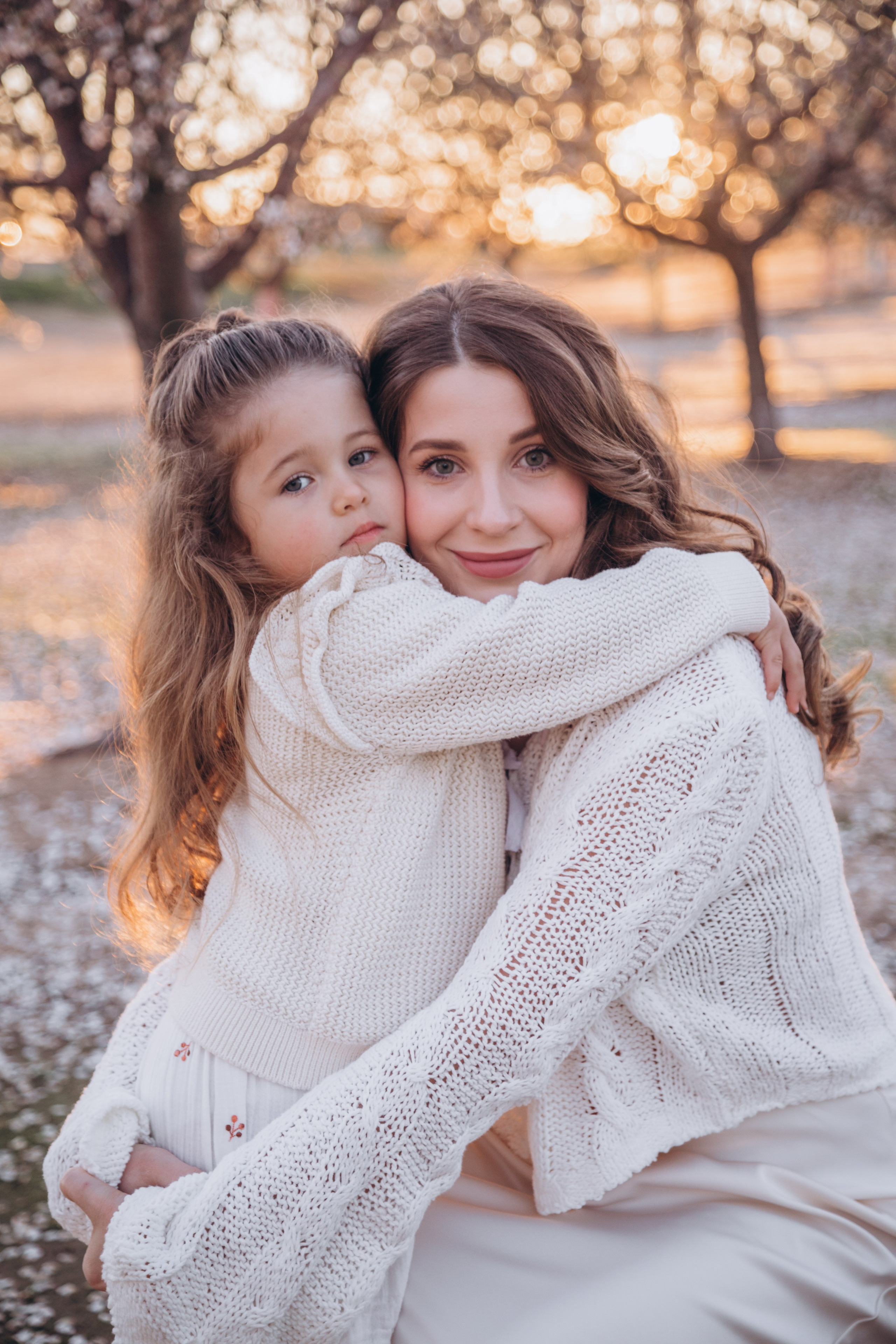 Family in nature. Family and children’s lifestyle photographer Elena Tumanova