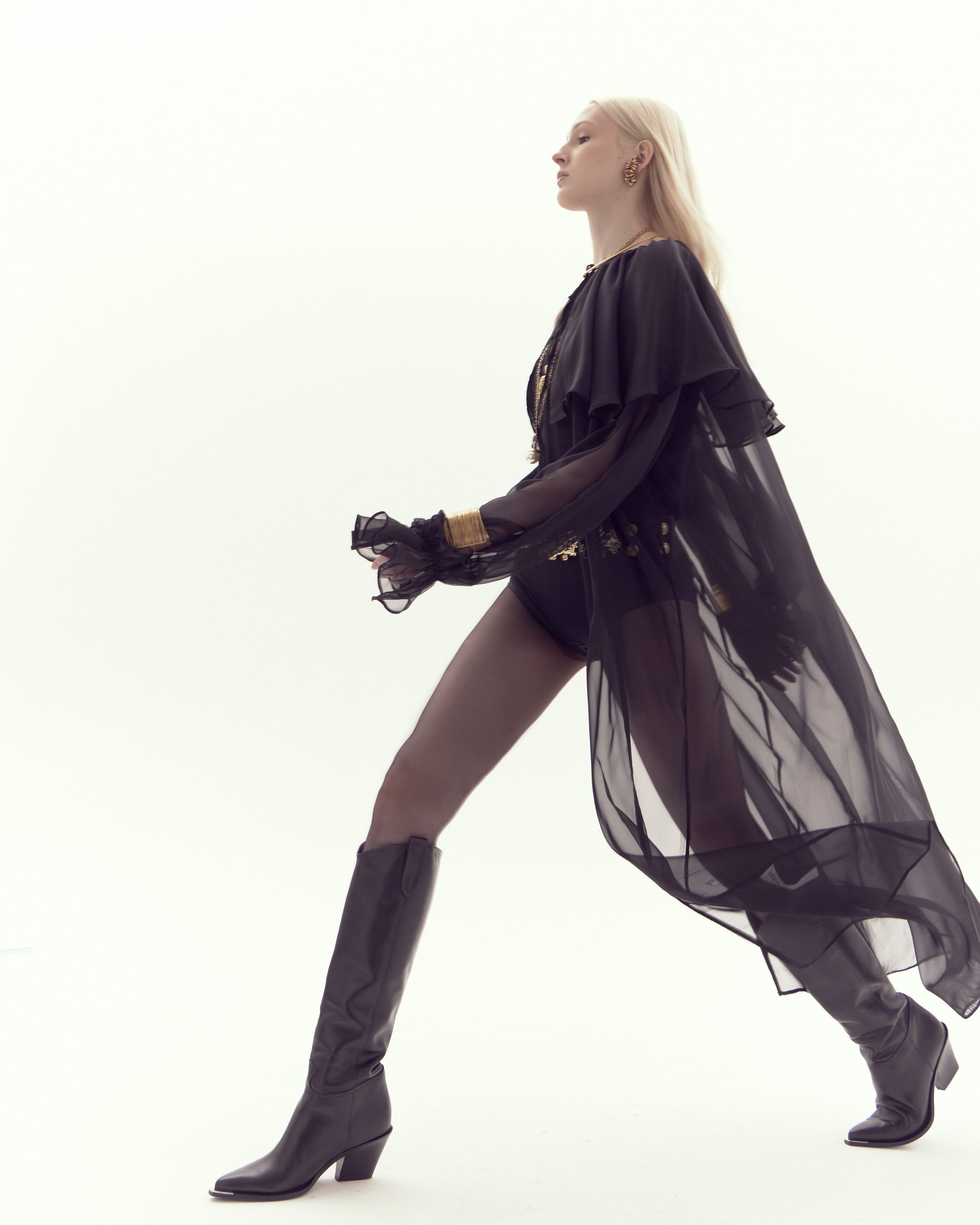 DARK ROMANCE. Viktorija Korsaka| Brand Content Creator & Photographer