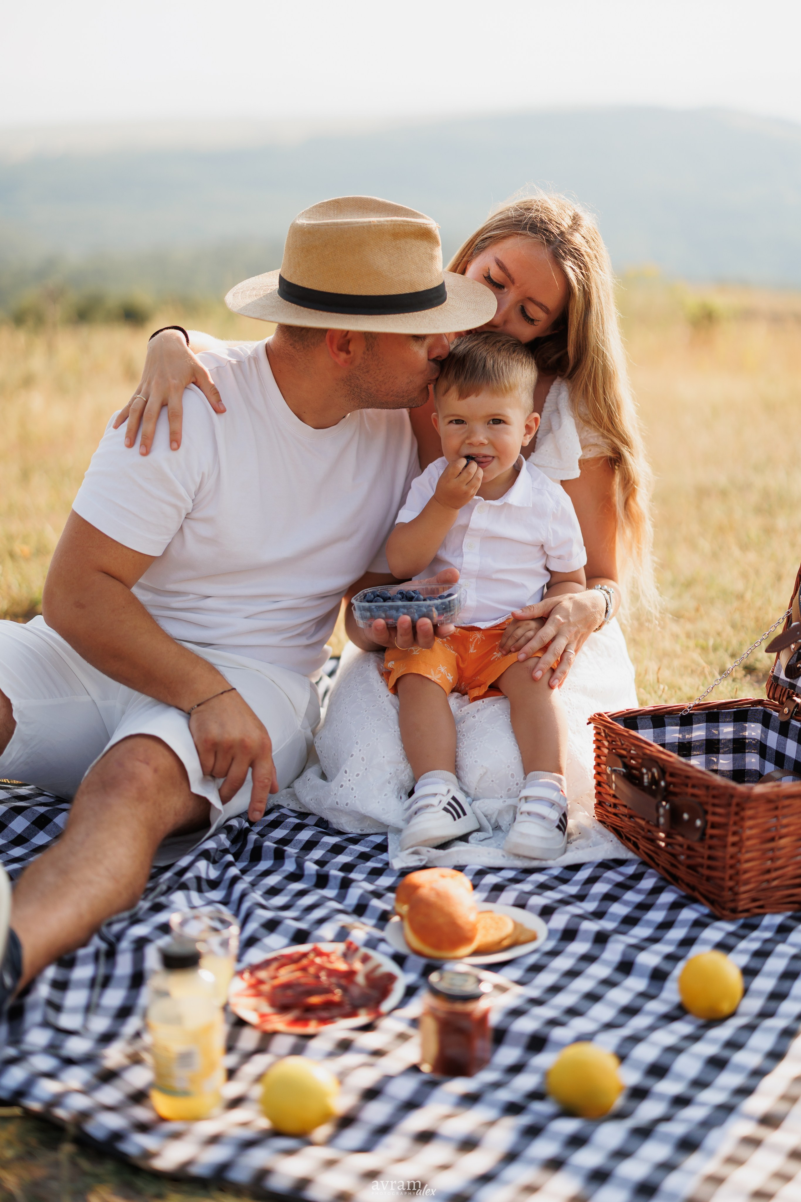 Elissa + Alex | Family. Alexandru Avram | Photographer