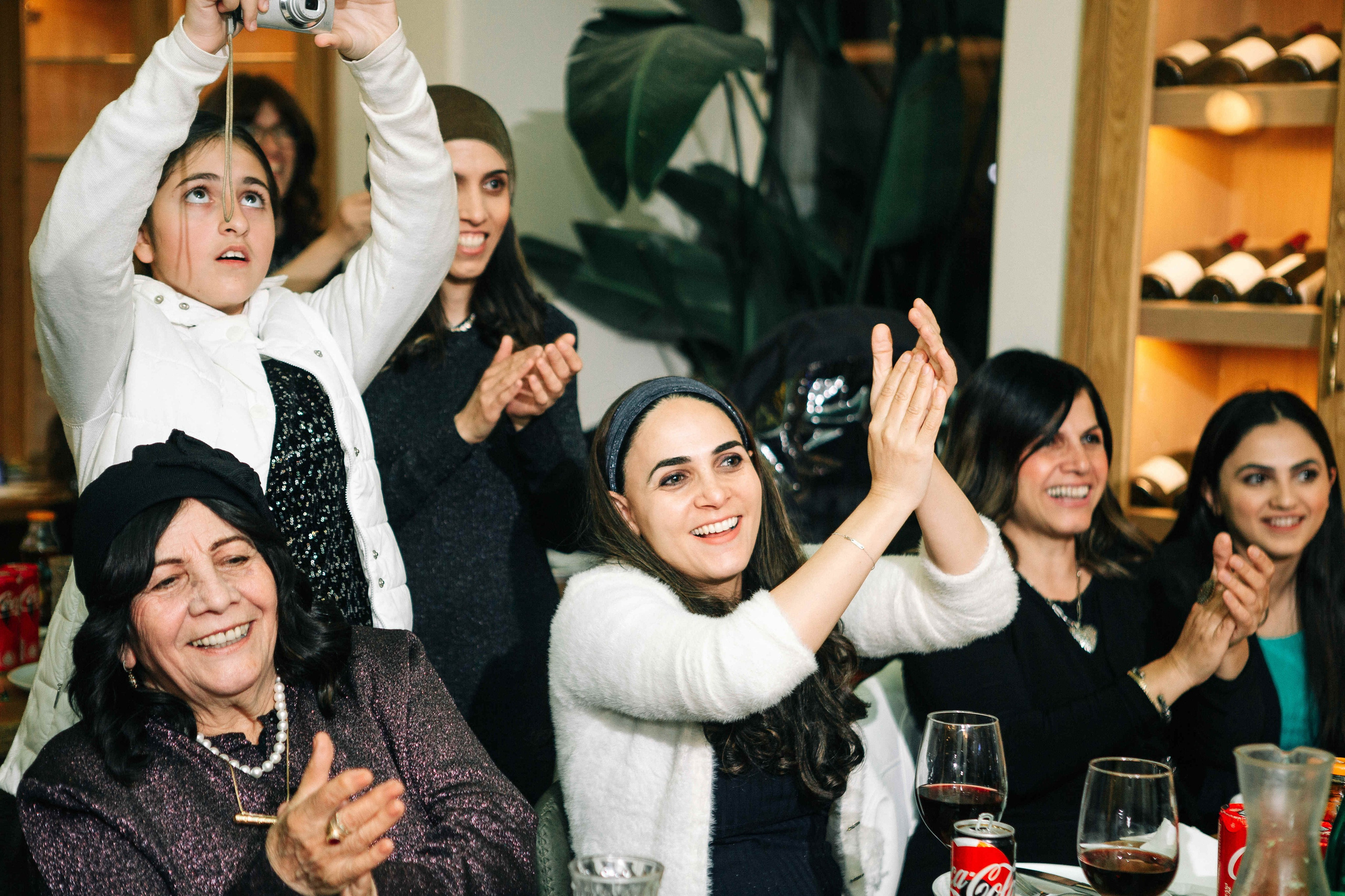 PARTY IN A RESTAURANT WITH THE WHOLE FAMILY. Https://shi-photo.com/