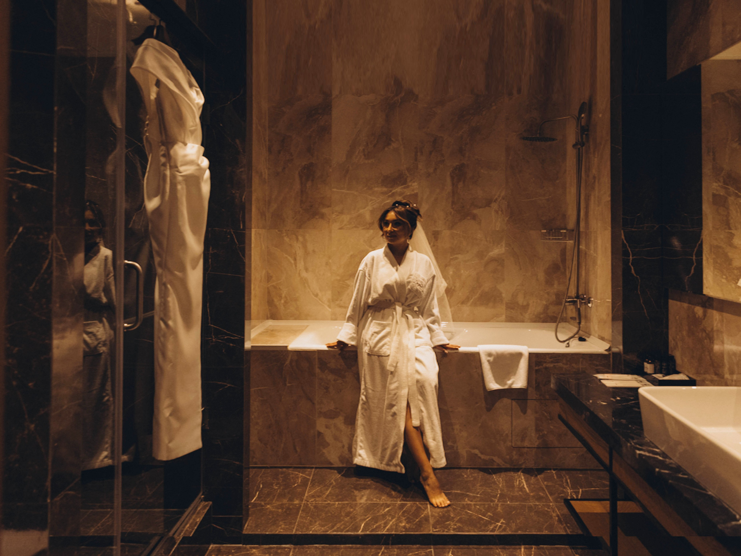 Мадина@Женя. Валерия Вартанова. Фотограф