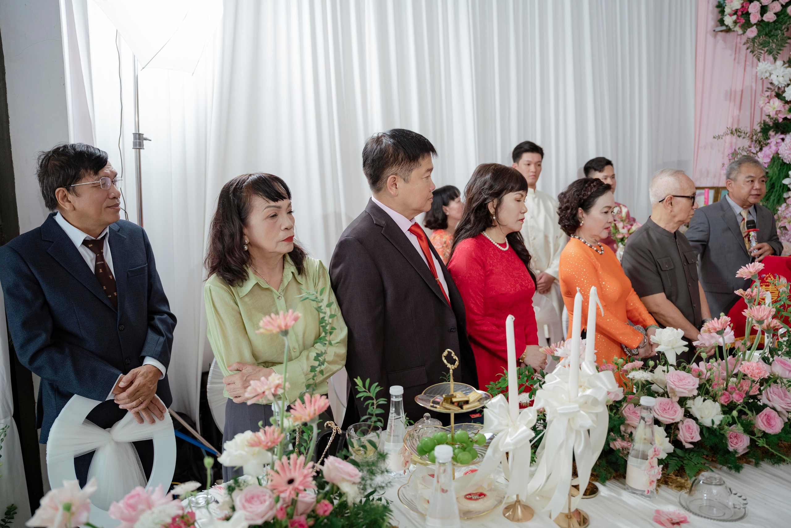 LINH & HUYEN. WEDDING PHOTOGRAPHER IN VIETNAM